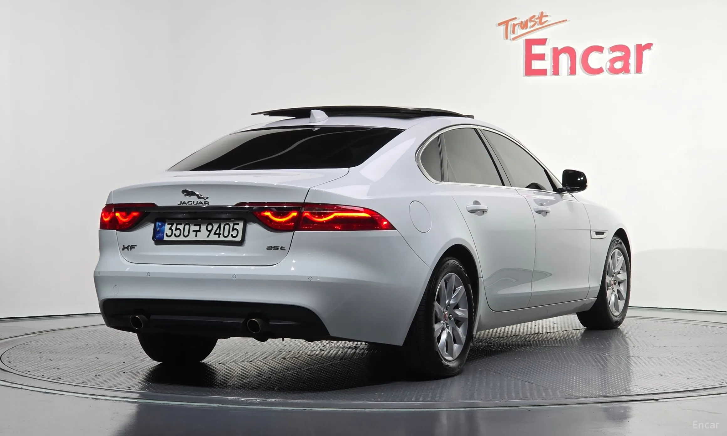 Jaguar XF (x260)