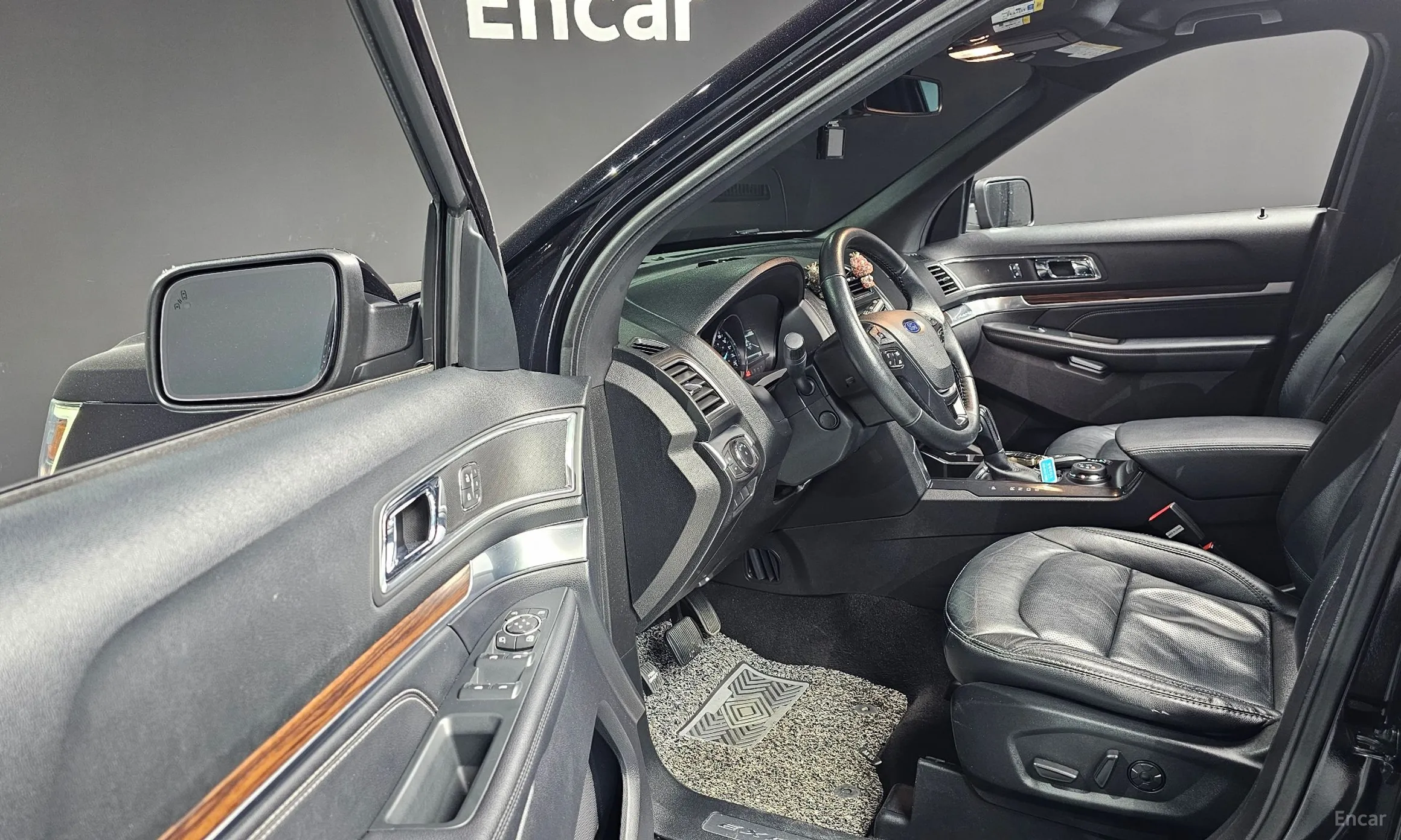Ford Explorer превью 12