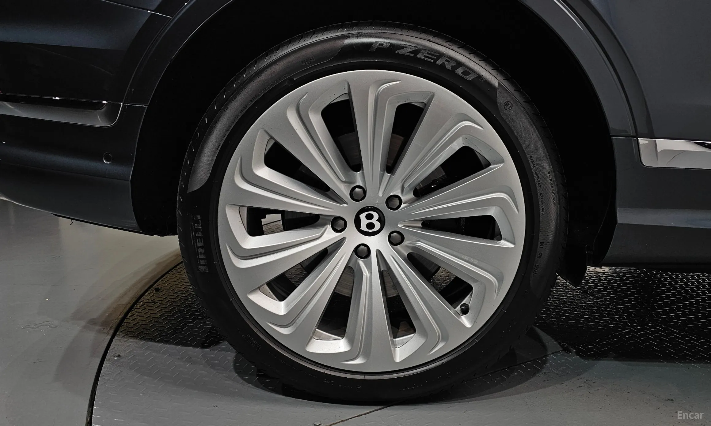 Bentley Bentayga превью 5