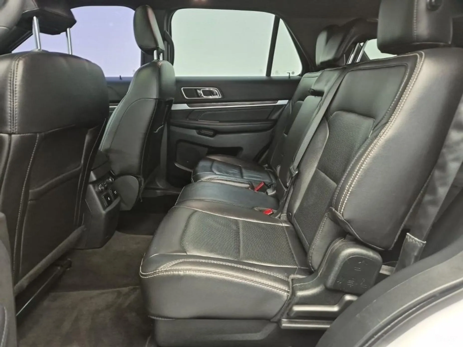 Ford Explorer превью 12