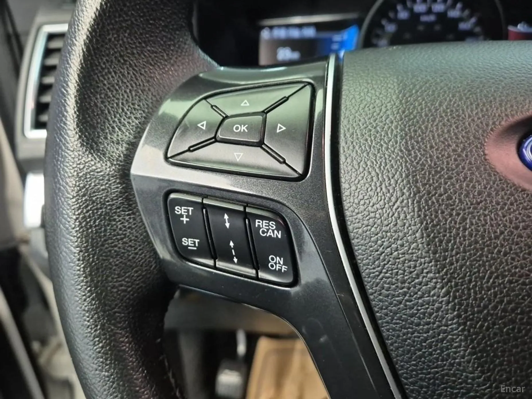 Ford Explorer превью 15