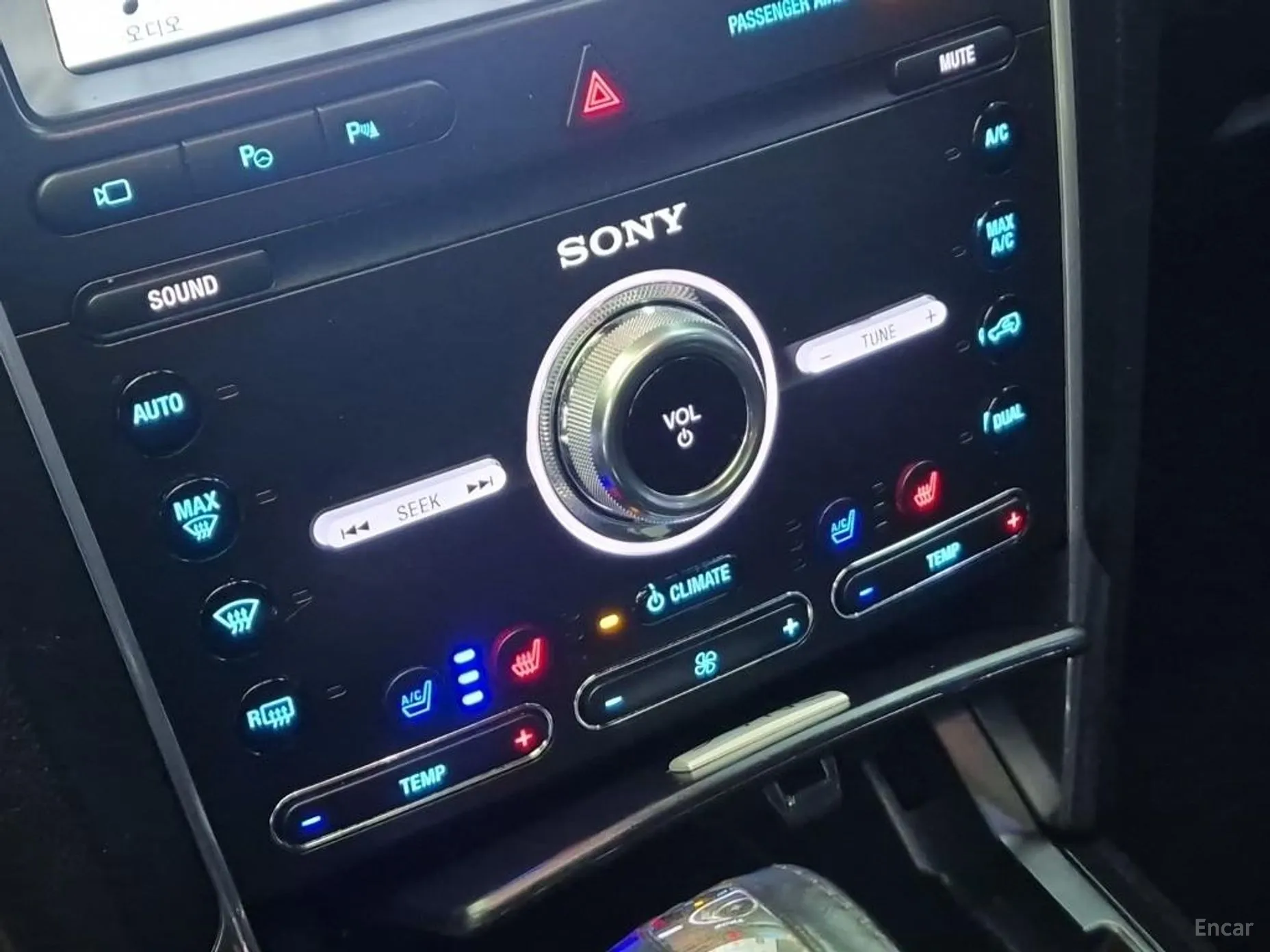 Ford Explorer превью 17