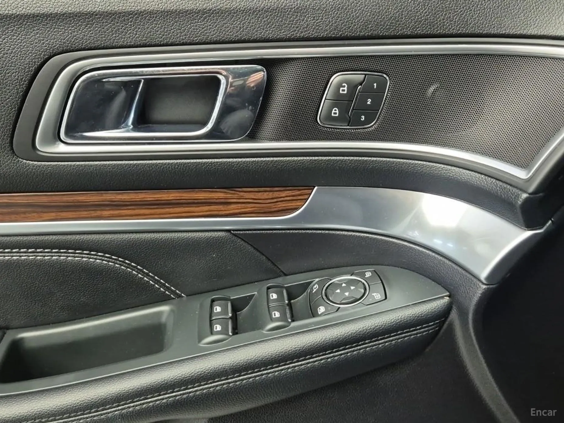 Ford Explorer превью 18