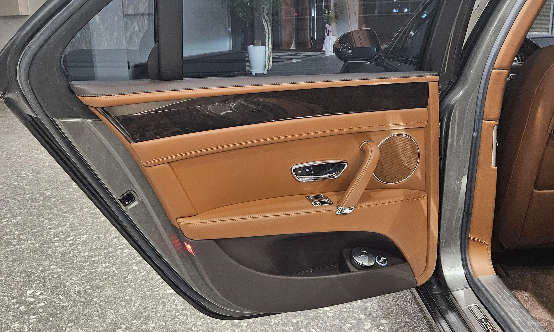 Bentley Flying Spur 2nd Generation превью 13