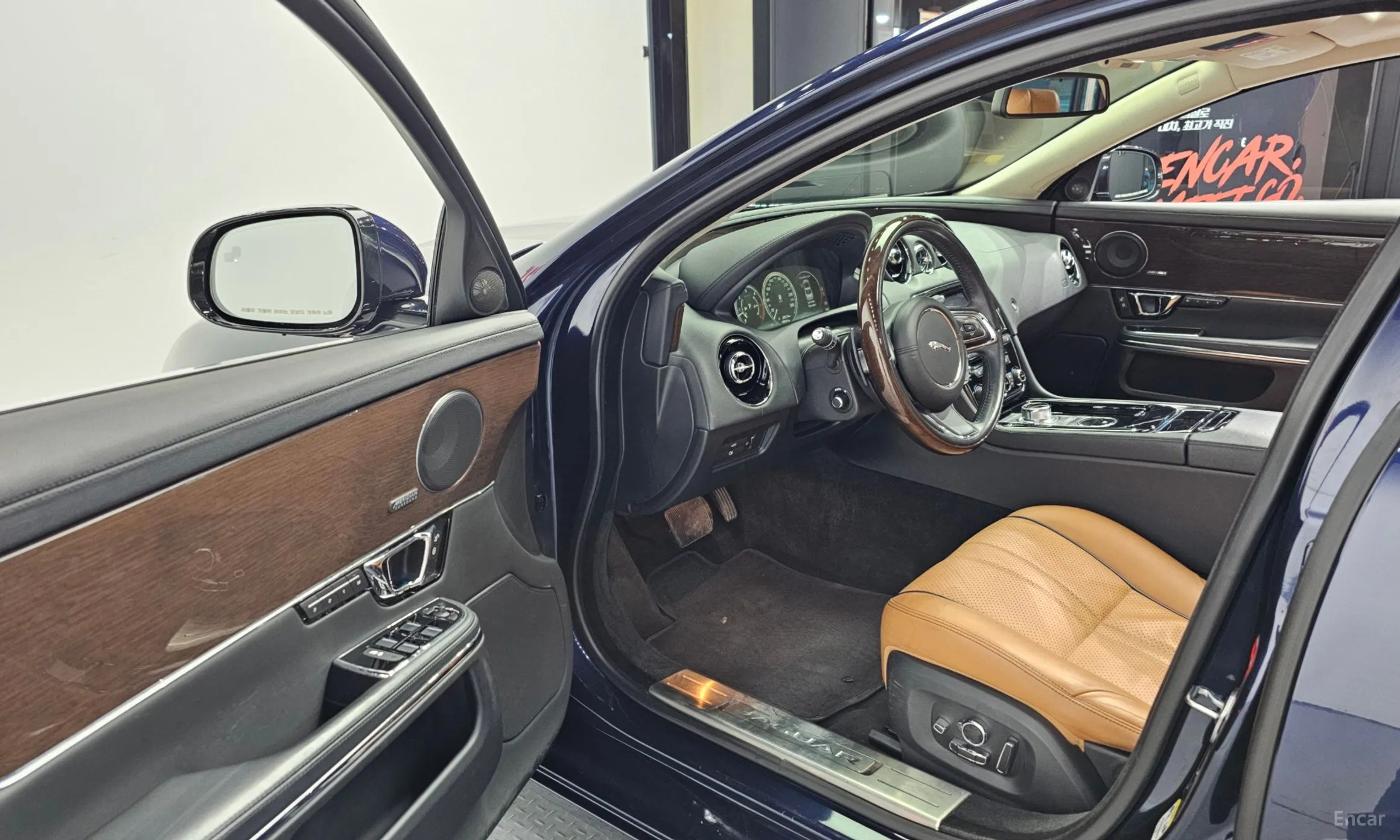 Jaguar All New XJ превью 10
