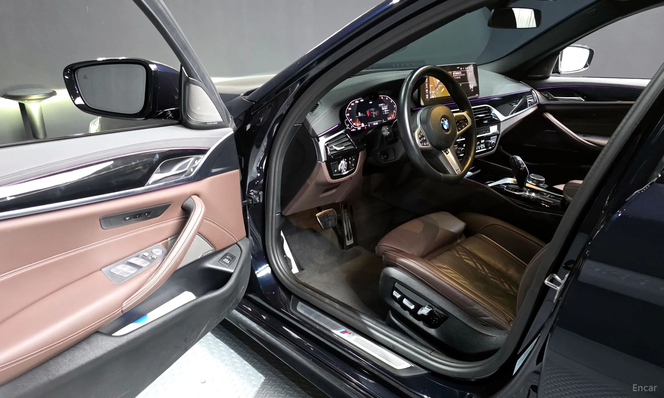 BMW 5 Series (G30) превью 10