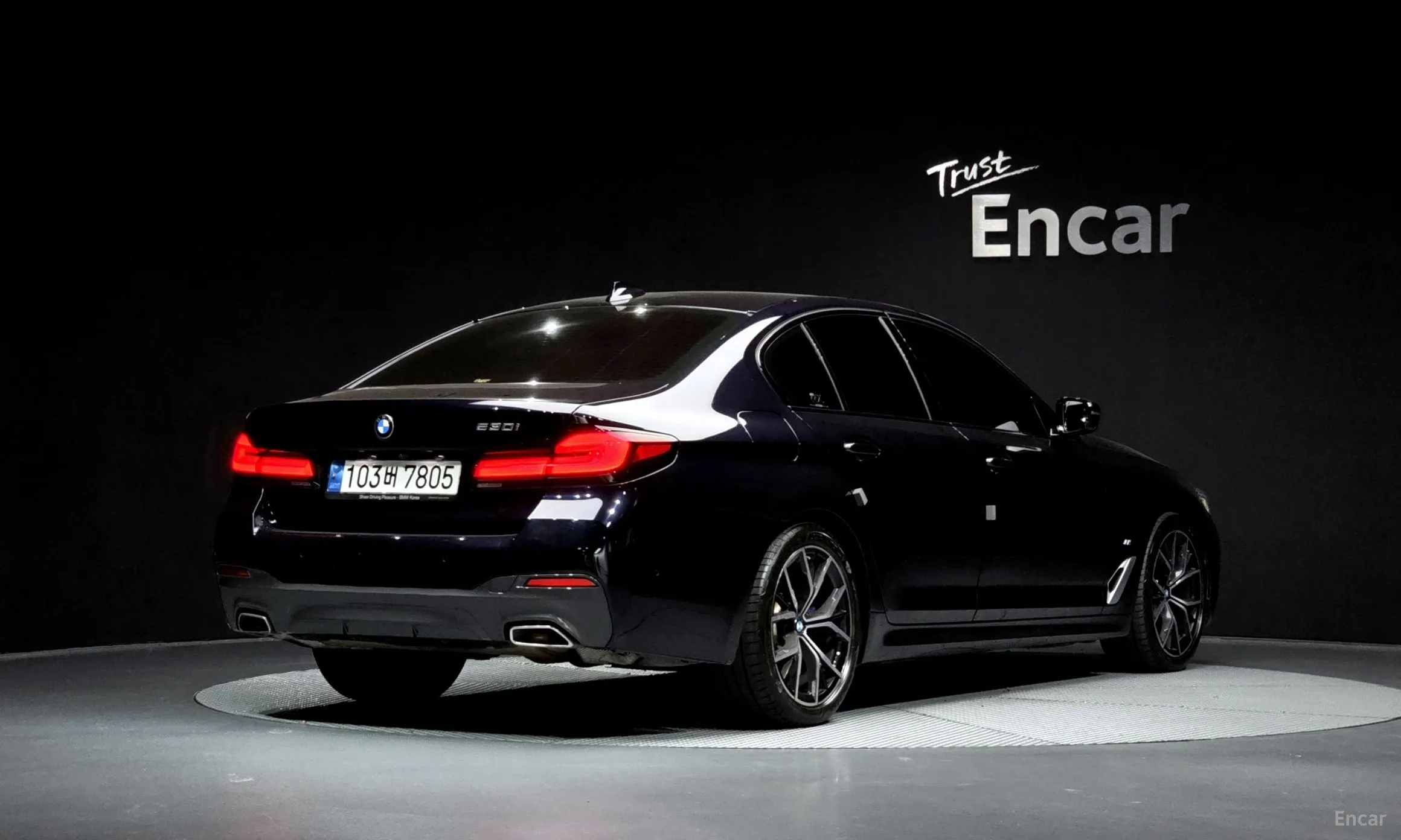 BMW 5 Series (G30) превью 2
