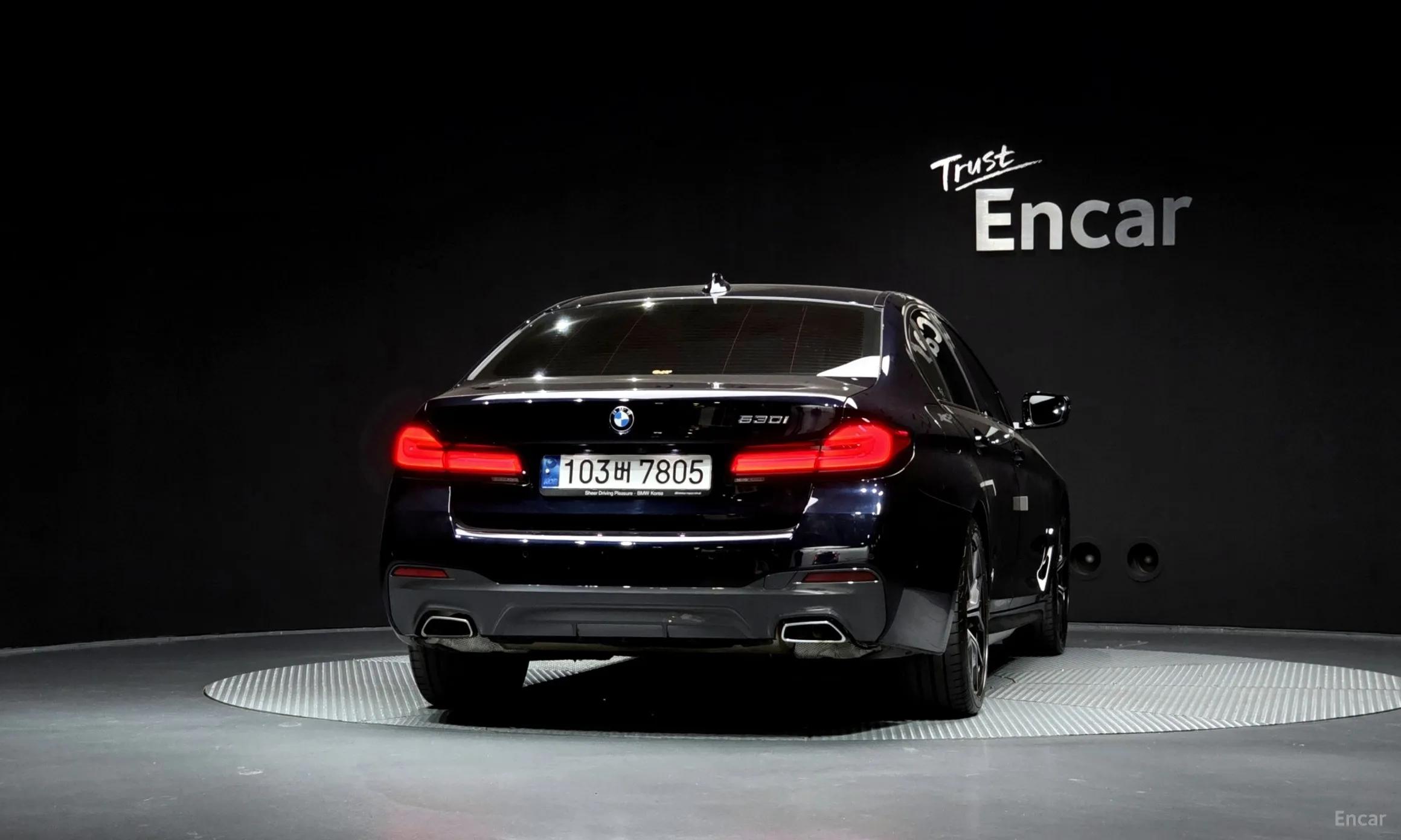 BMW 5 Series (G30) превью 4