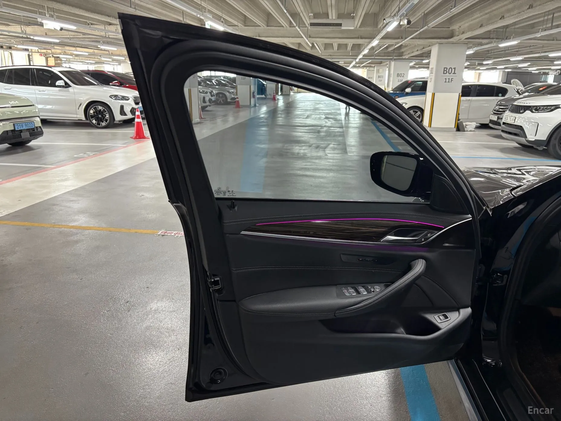 BMW 5 Series (G30) превью 19