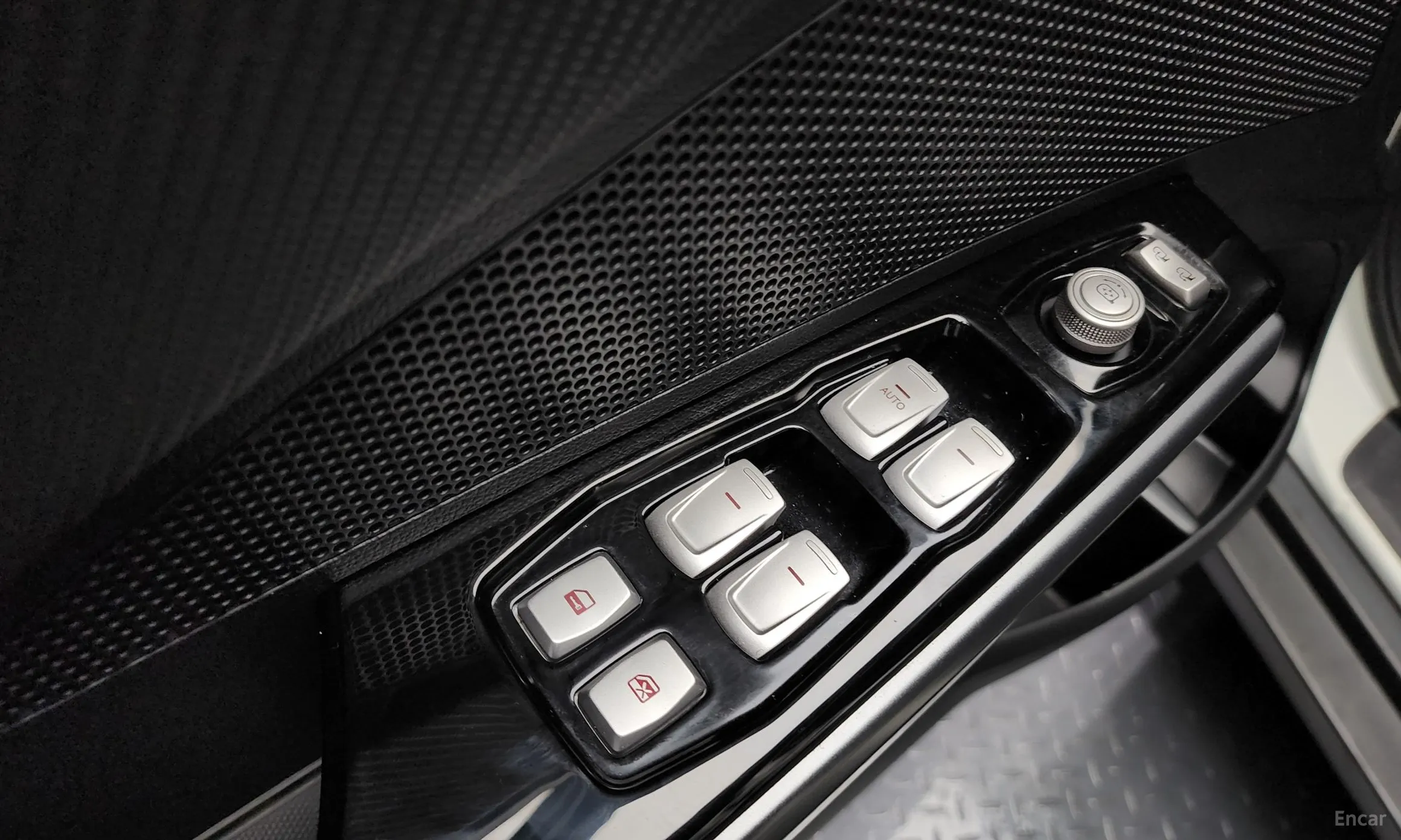 KG Mobility (SsangYong) Tivoli Armor превью 18