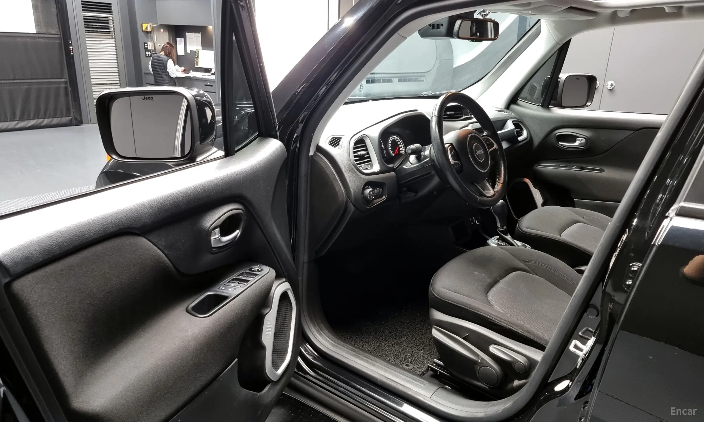Jeep Renegade превью 10