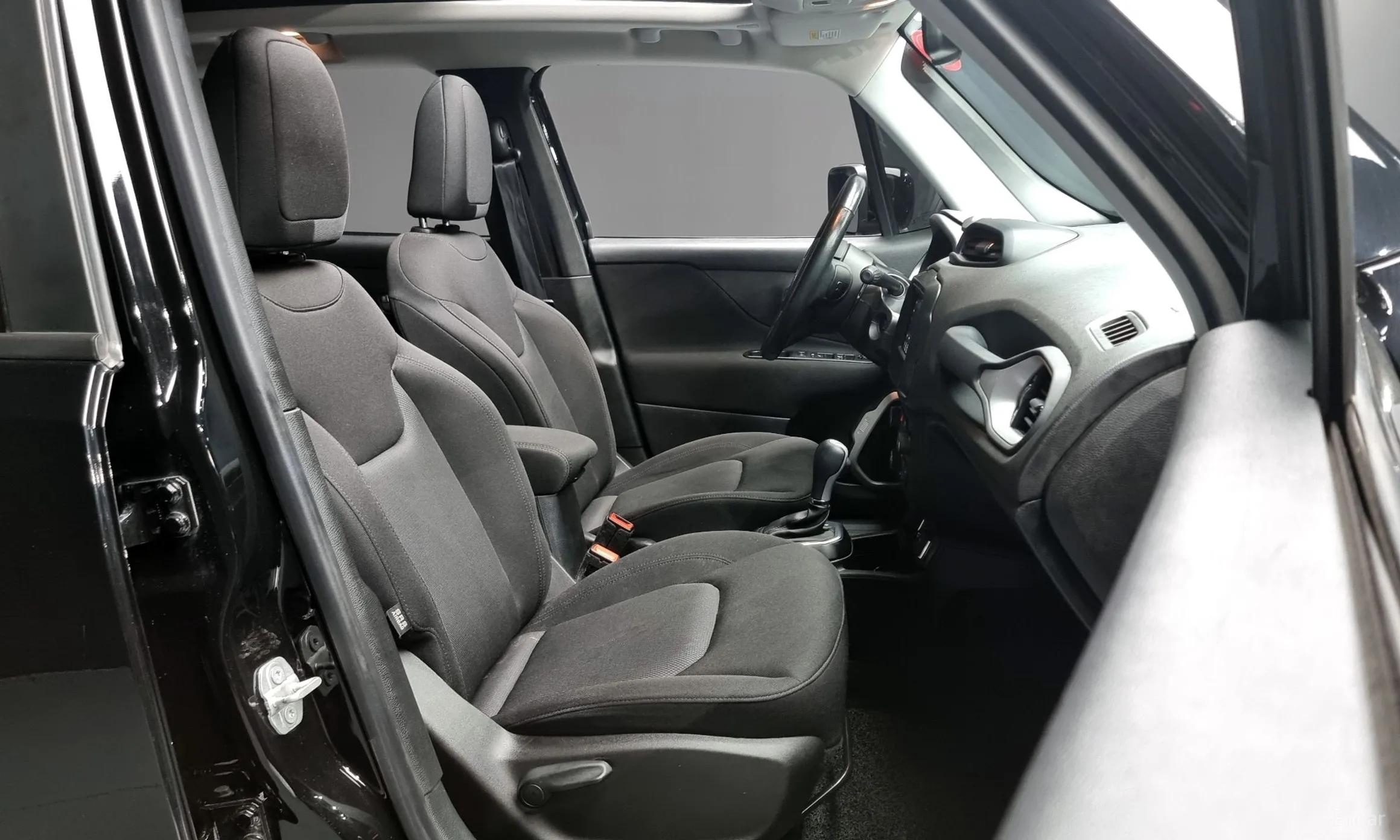 Jeep Renegade превью 11