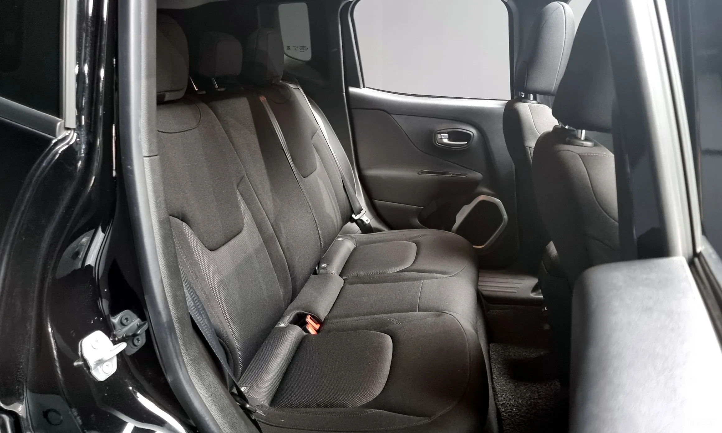 Jeep Renegade превью 12