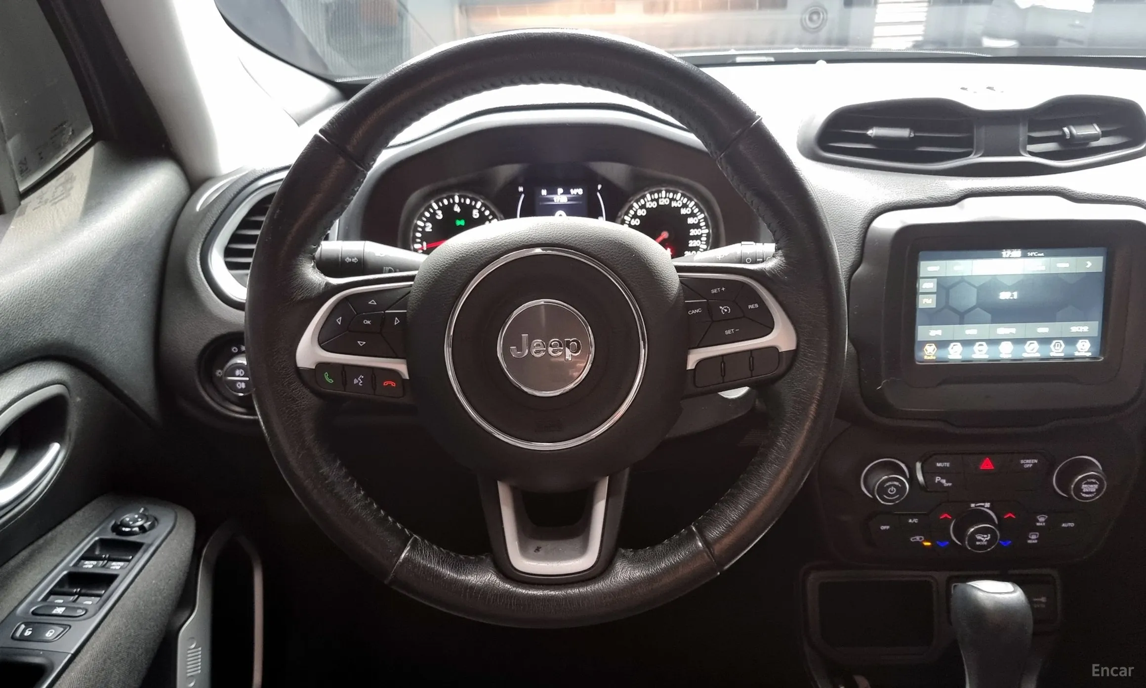 Jeep Renegade превью 13