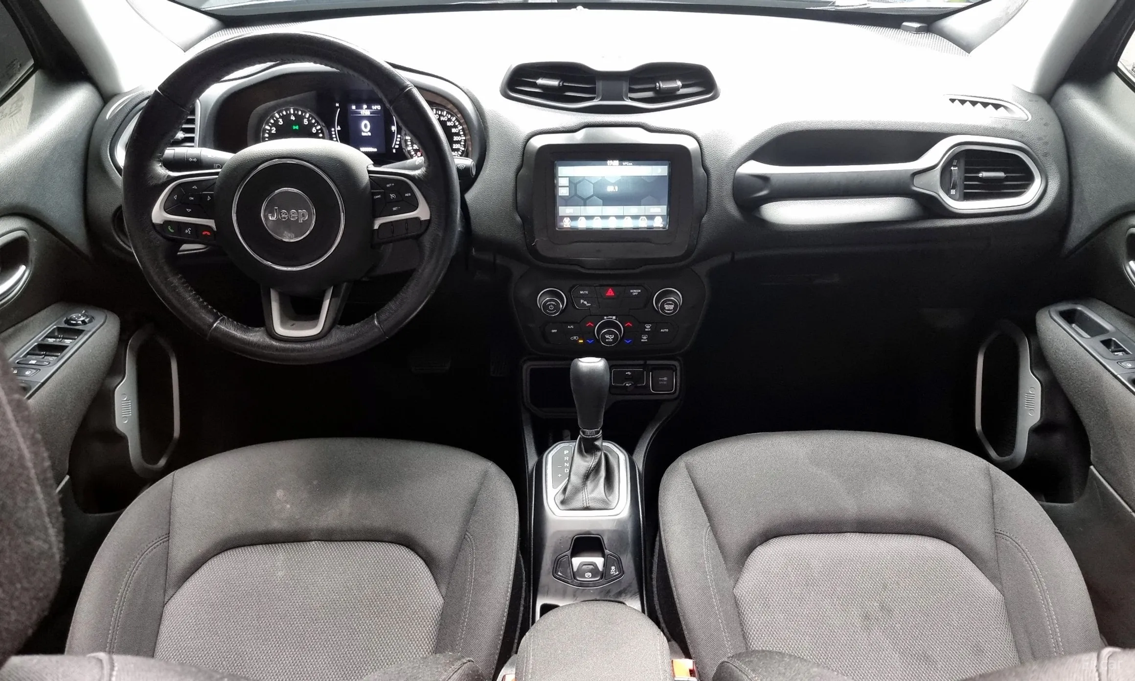 Jeep Renegade превью 7