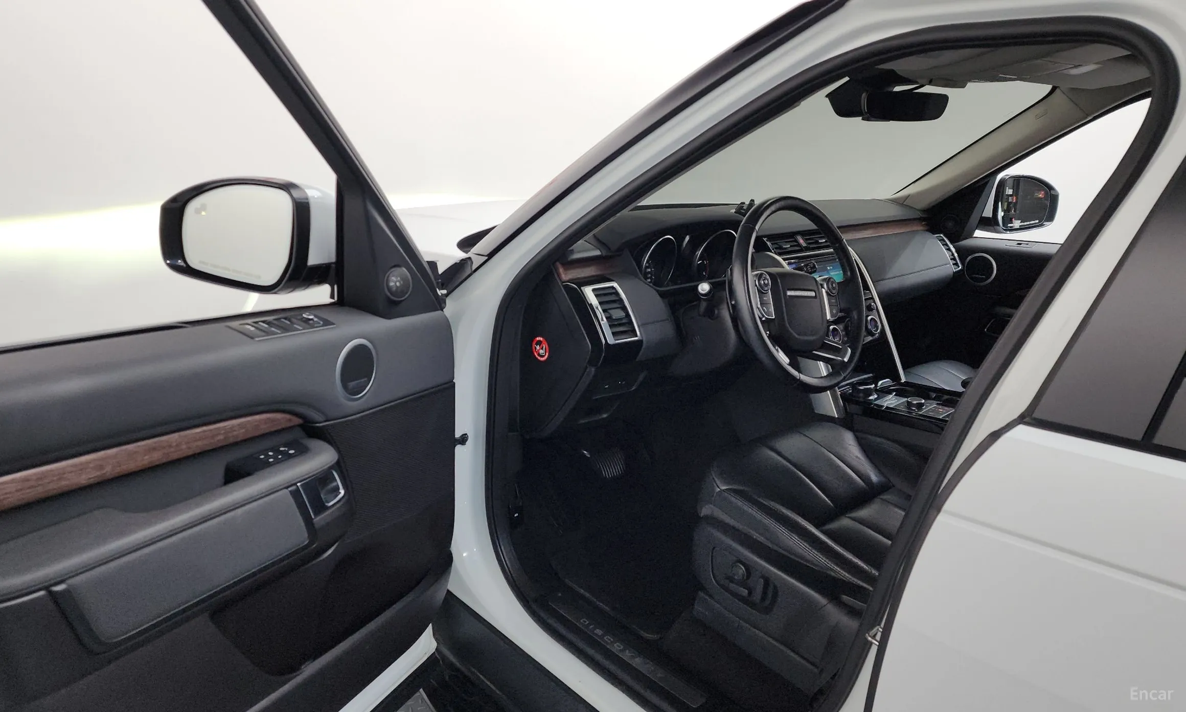 Land Rover Discovery 5 превью 10