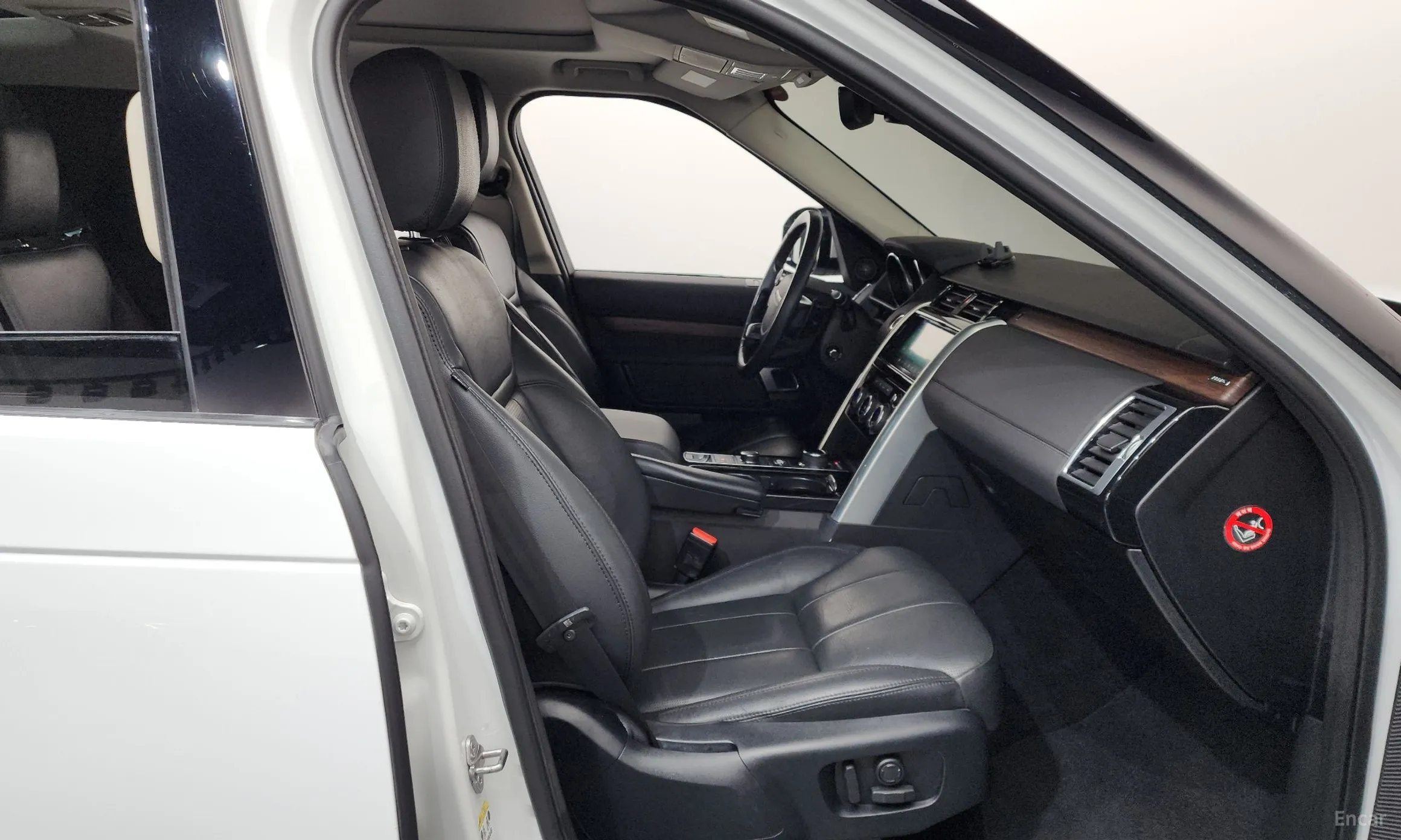 Land Rover Discovery 5 превью 11