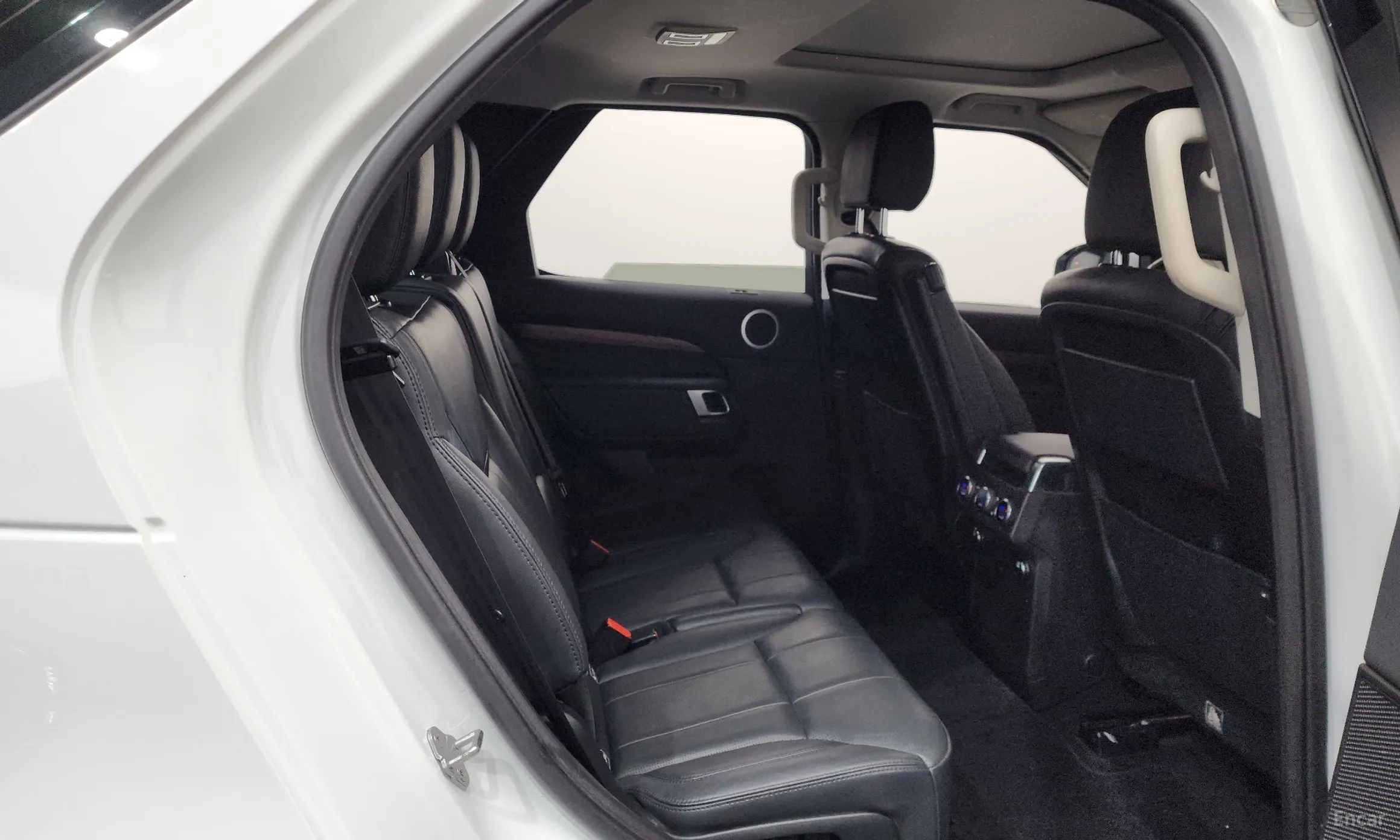 Land Rover Discovery 5 превью 12