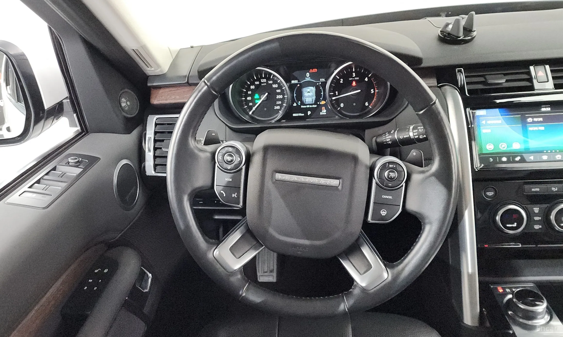 Land Rover Discovery 5 превью 13