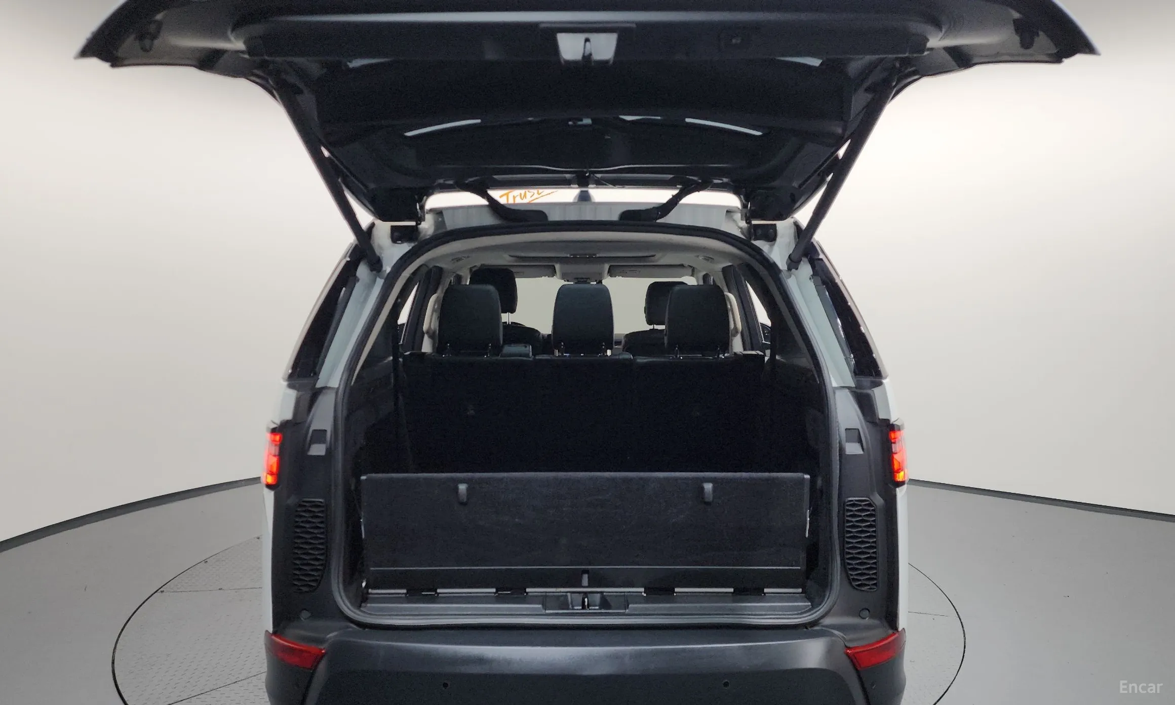 Land Rover Discovery 5 превью 20