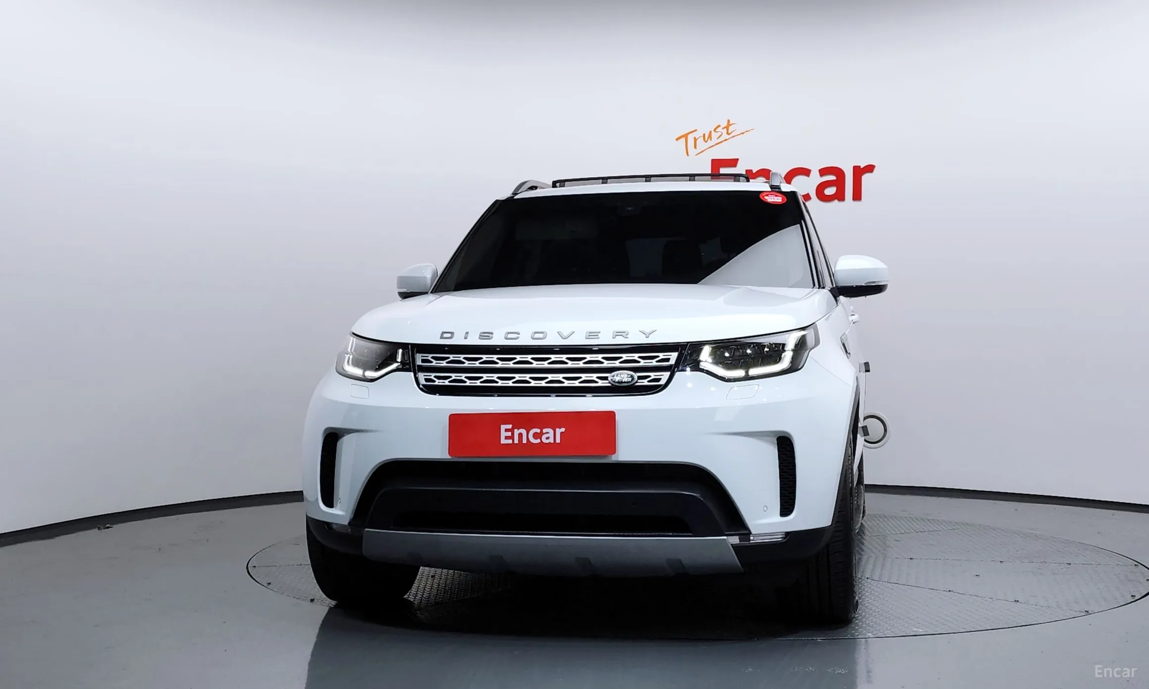 Land Rover Discovery 5 превью 3