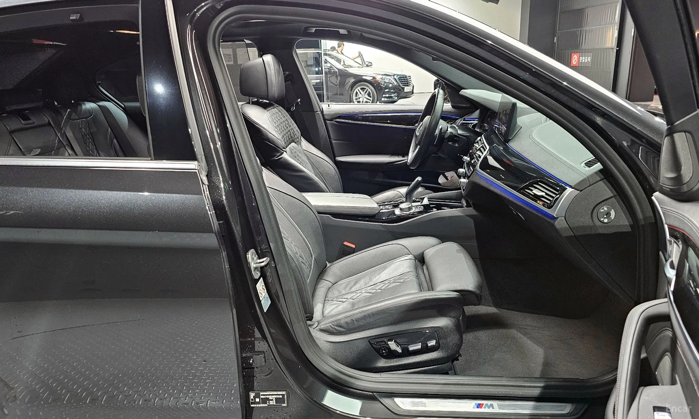 BMW 5 Series (G30) превью 10