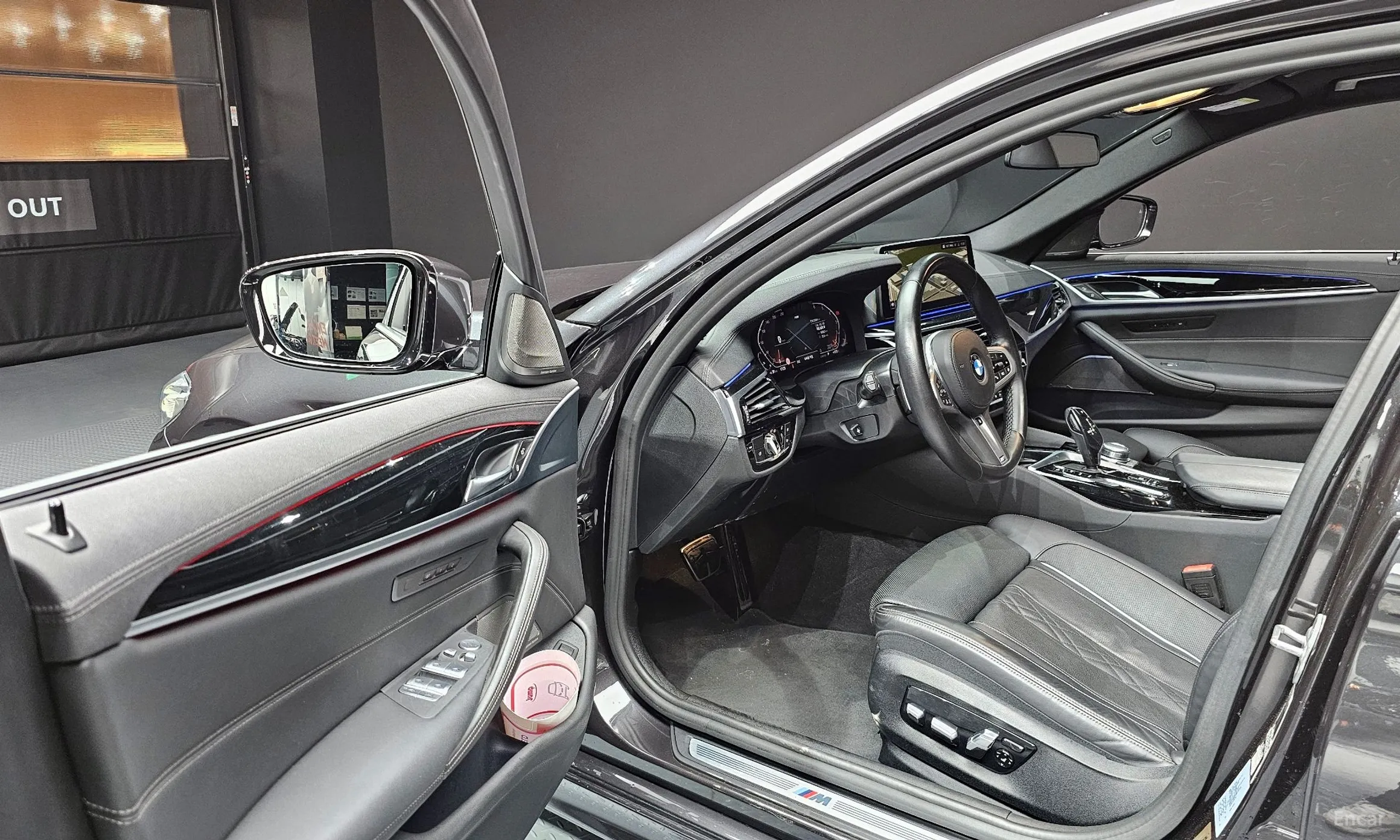 BMW 5 Series (G30) превью 11