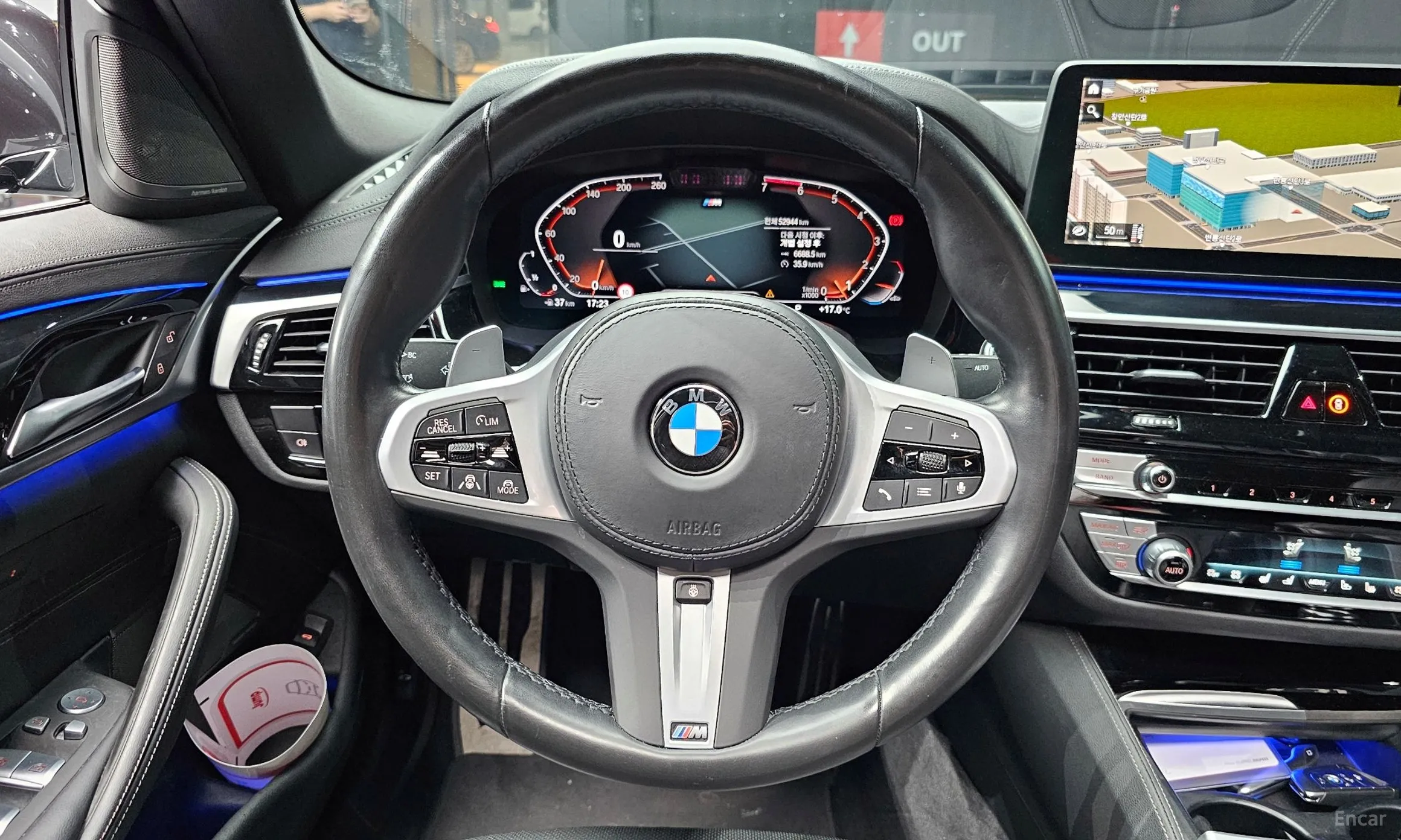 BMW 5 Series (G30) превью 13