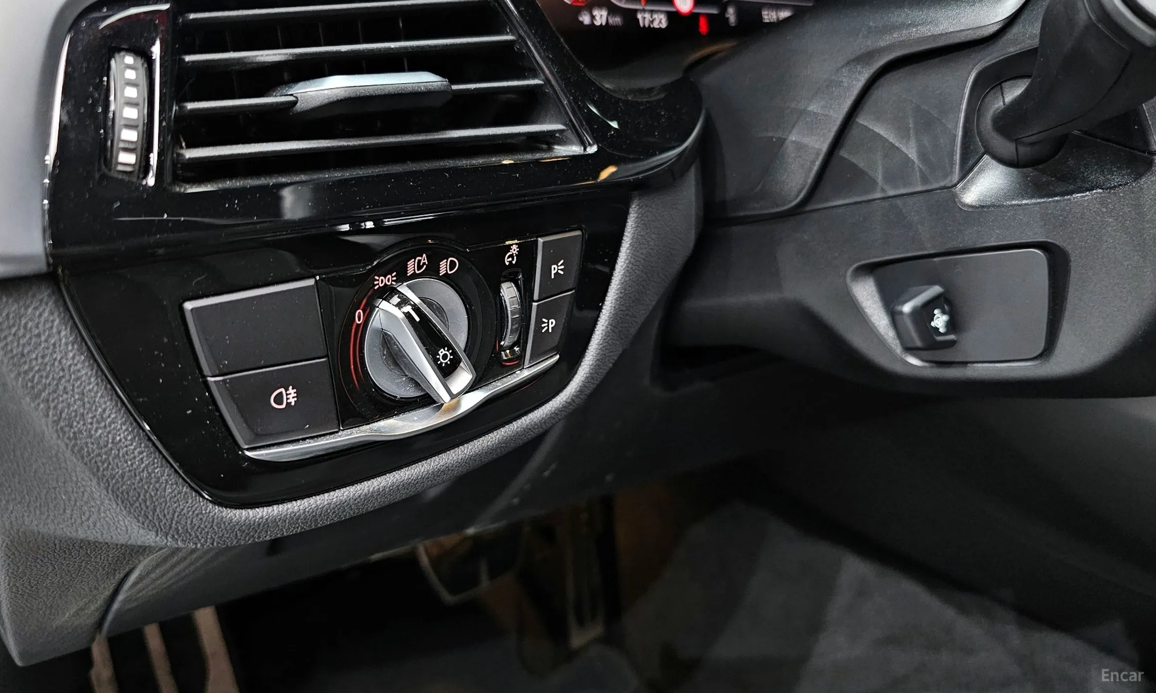 BMW 5 Series (G30) превью 16