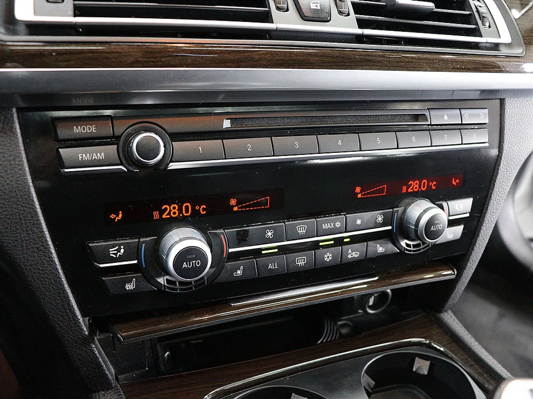 BMW 7 Series (F01) превью 11