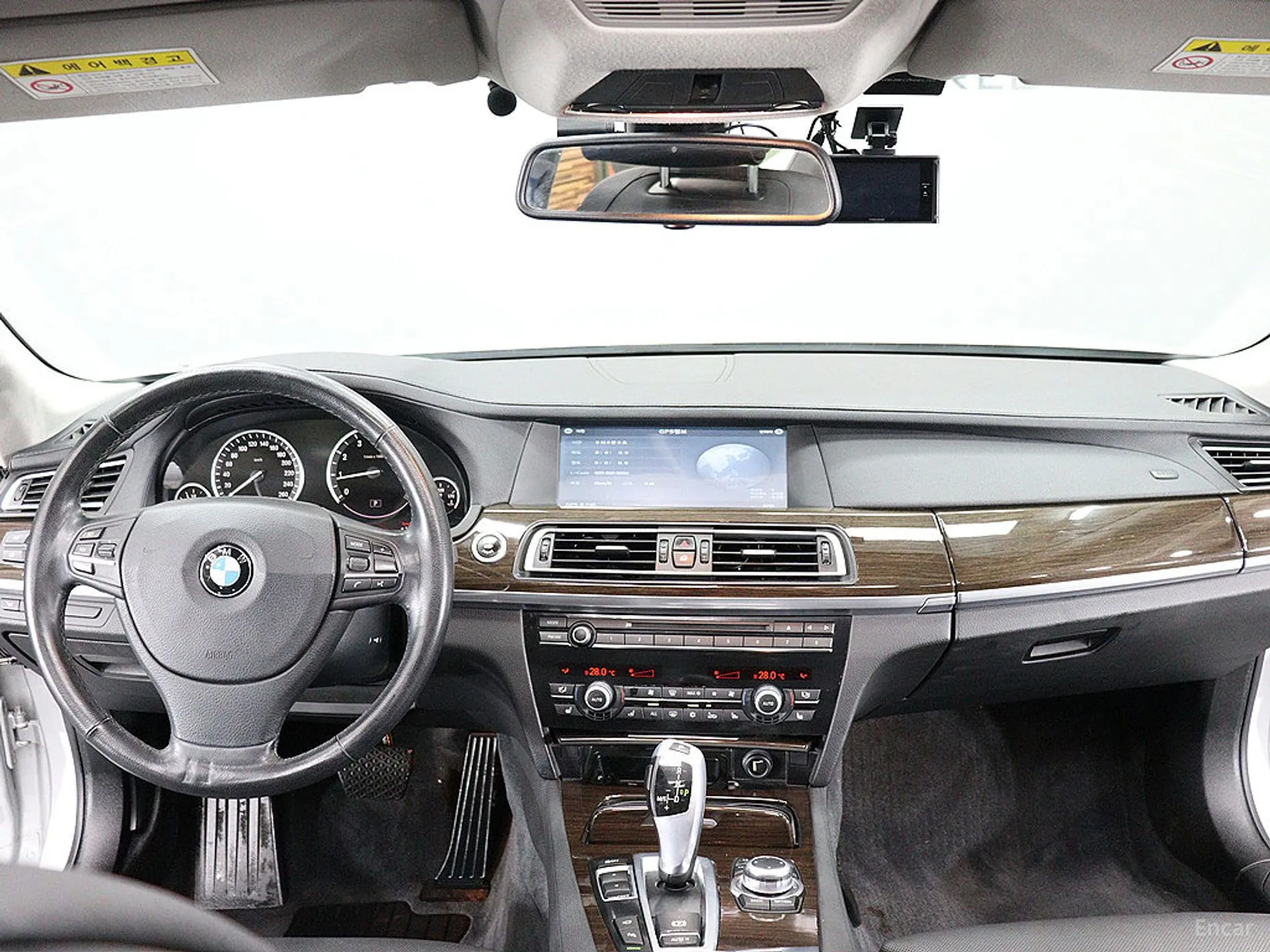 BMW 7 Series (F01) превью 13
