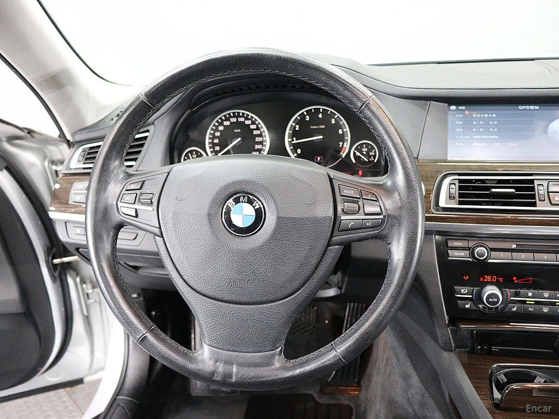 BMW 7 Series (F01) превью 14