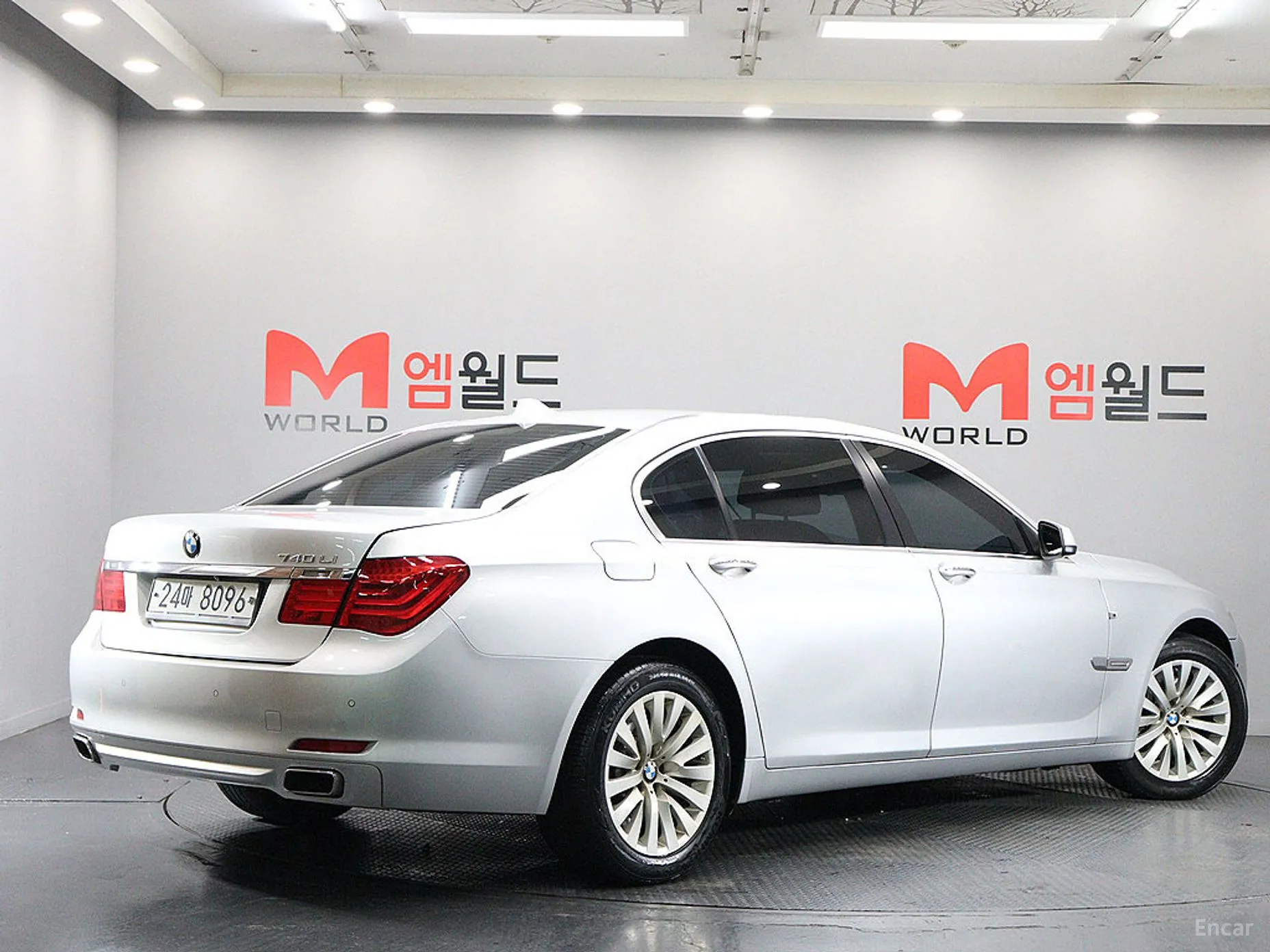 BMW 7 Series (F01) превью 4