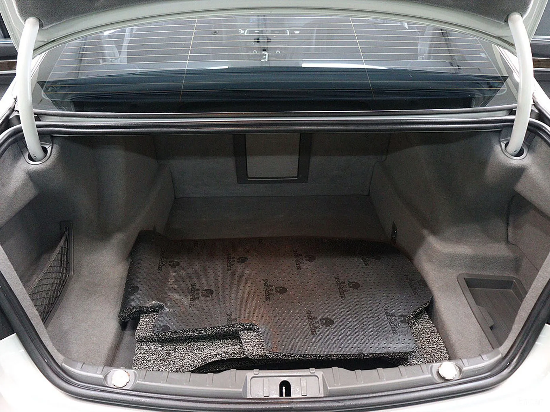 BMW 7 Series (F01) превью 6