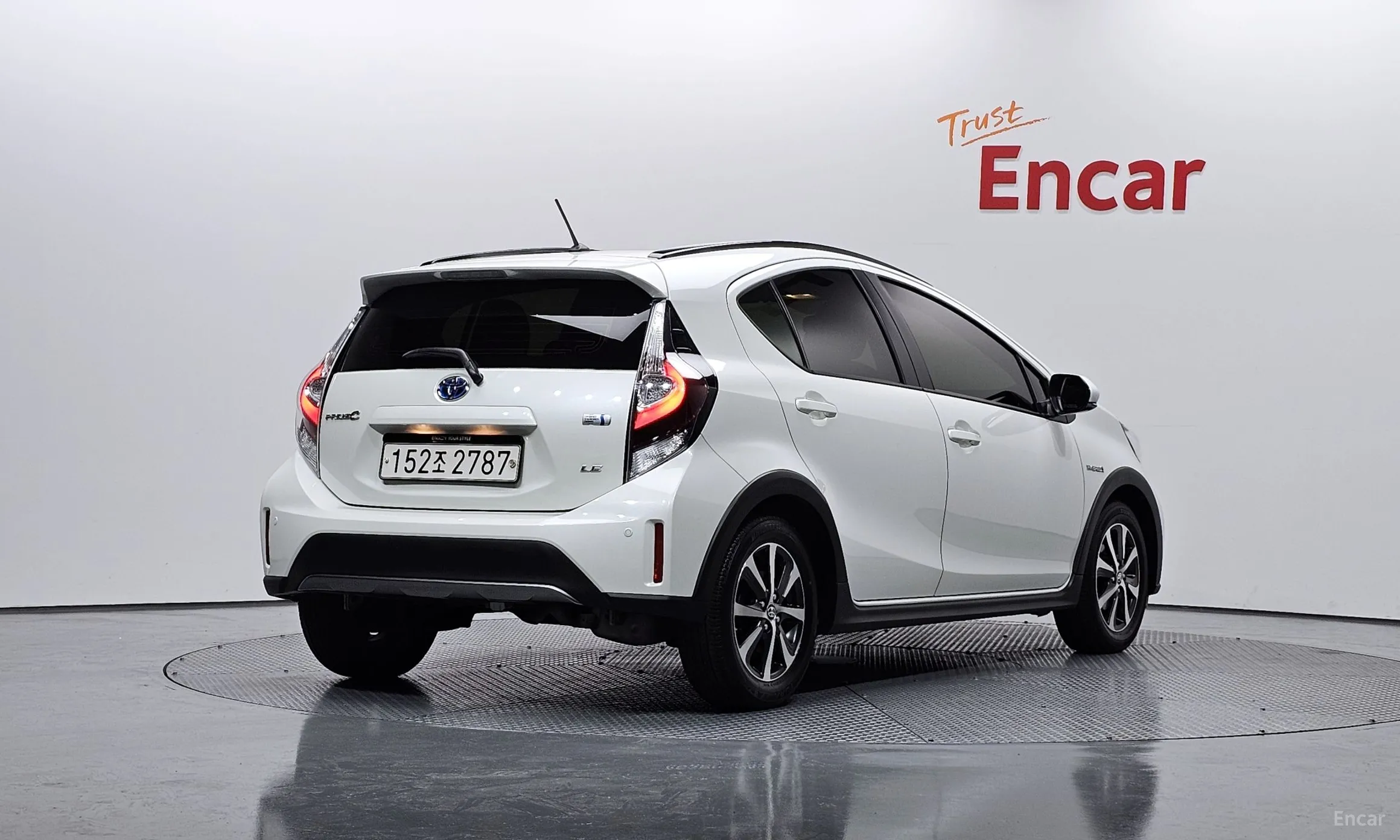Toyota Prius C превью 2