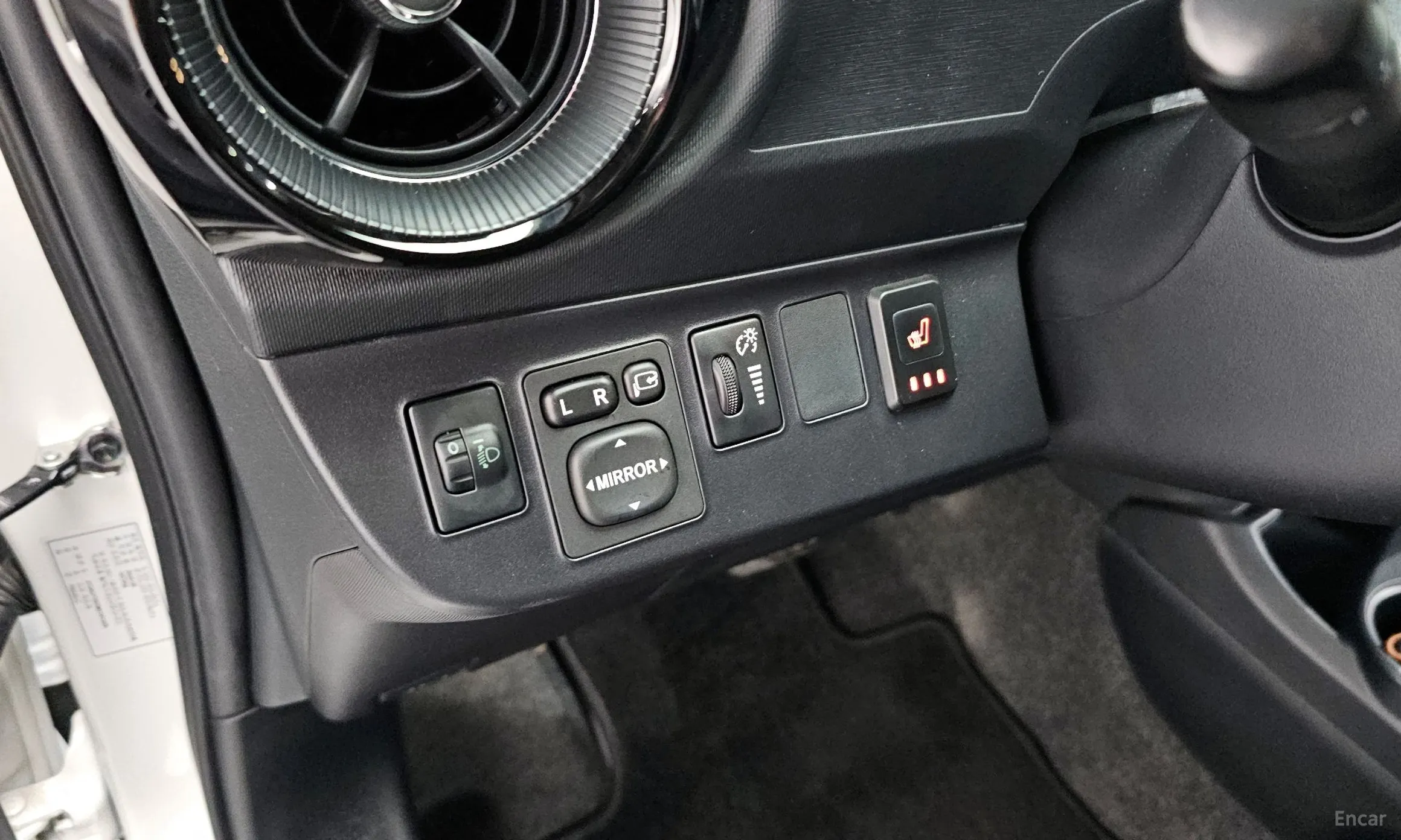 Toyota Prius C превью 16