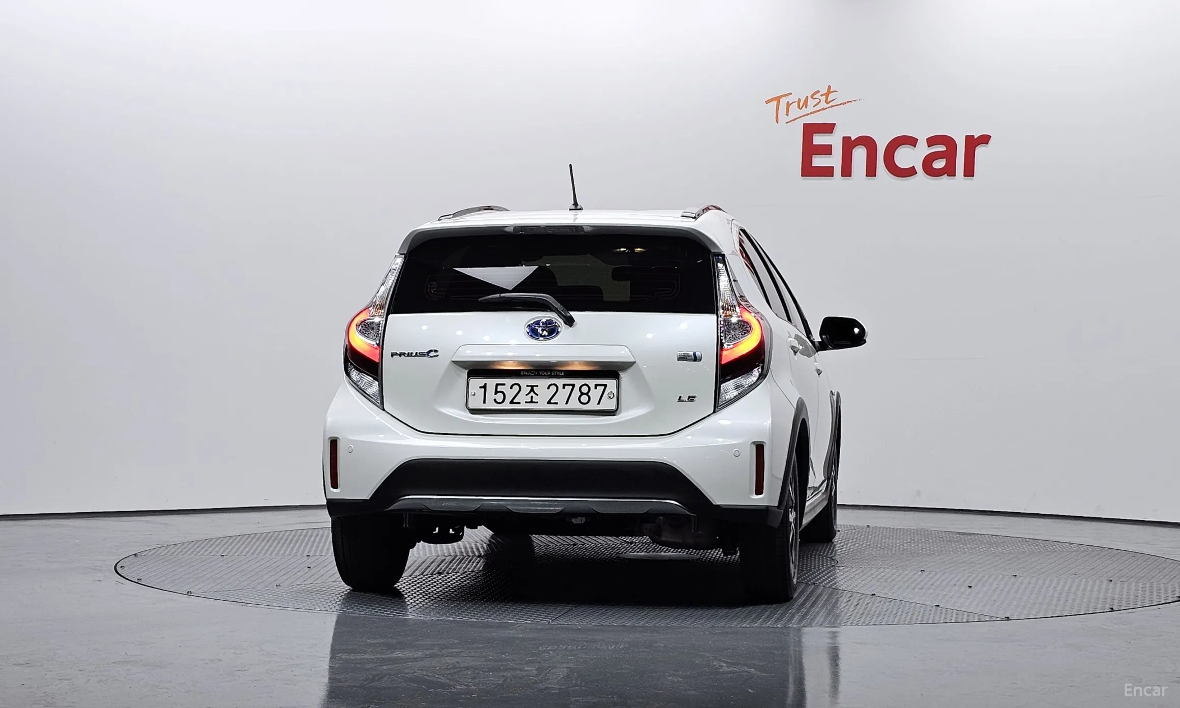 Toyota Prius C превью 4