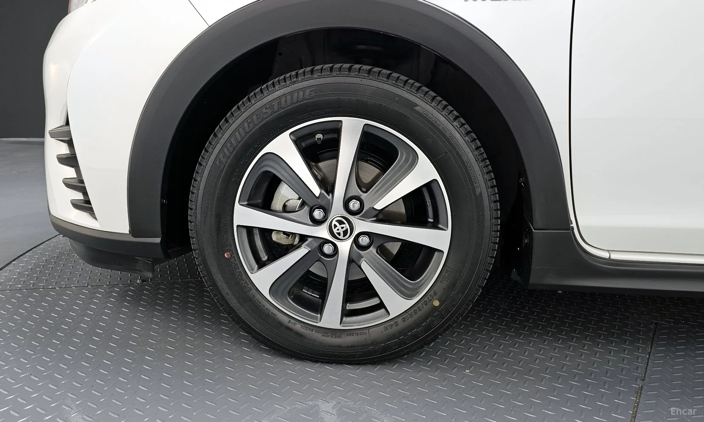 Toyota Prius C превью 5