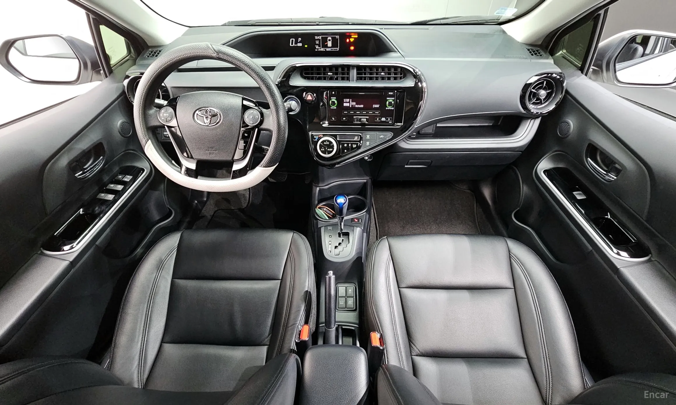 Toyota Prius C превью 7