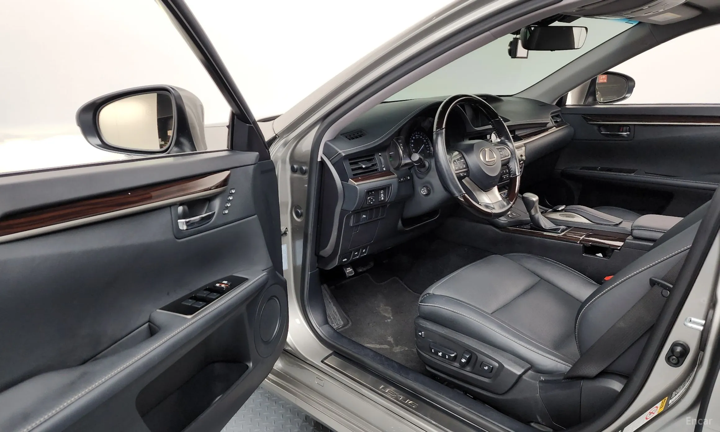Lexus New ES300h превью 10