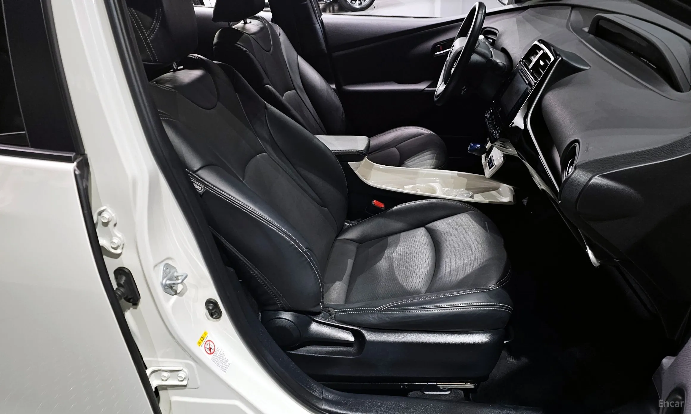 Toyota Prius 4th Generation превью 10