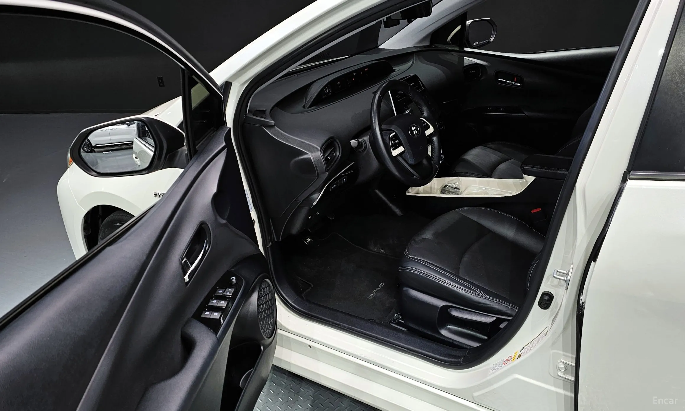 Toyota Prius 4th Generation превью 11