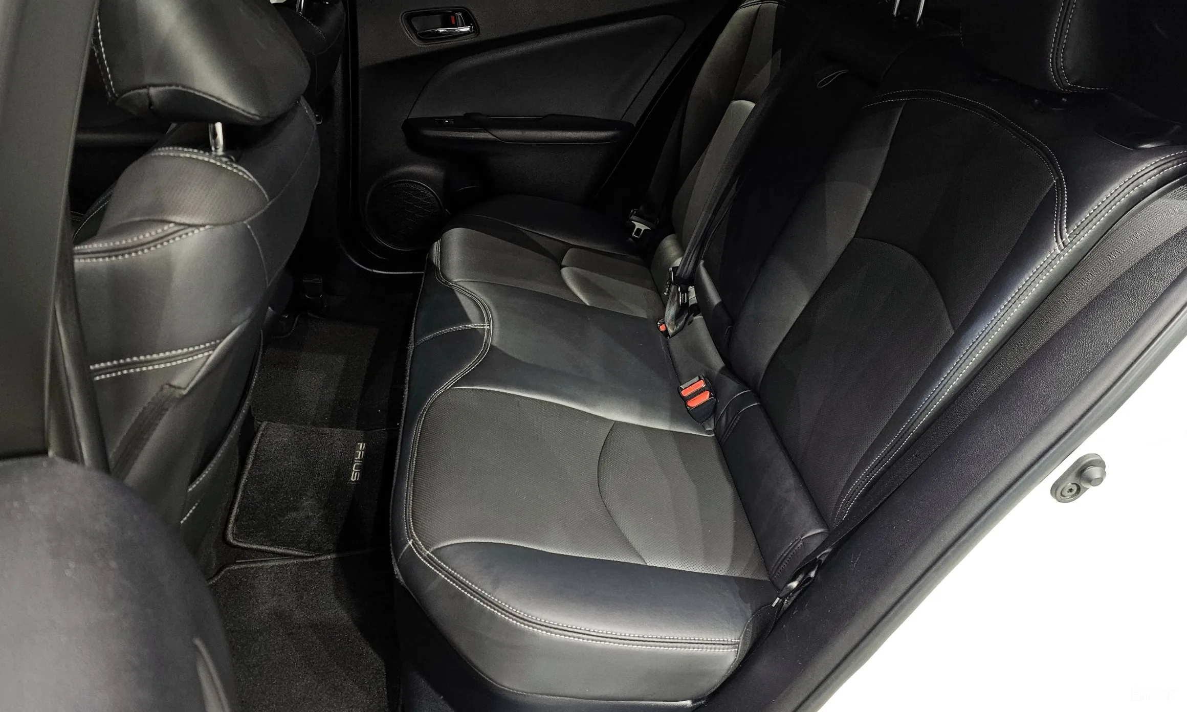 Toyota Prius 4th Generation превью 13