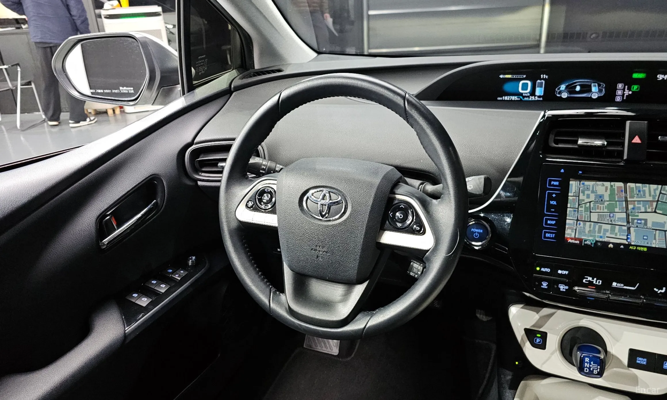 Toyota Prius 4th Generation превью 14
