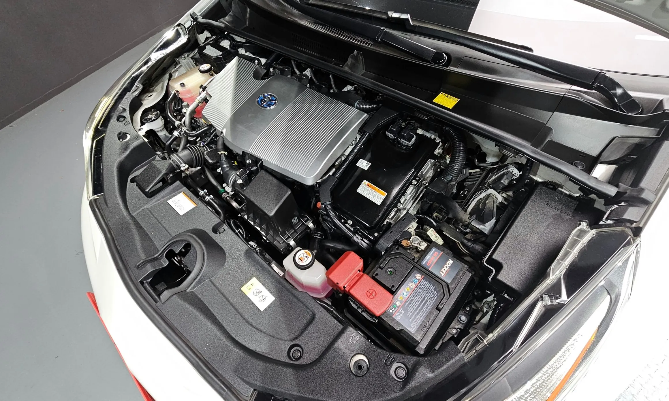Toyota Prius 4th Generation превью 6