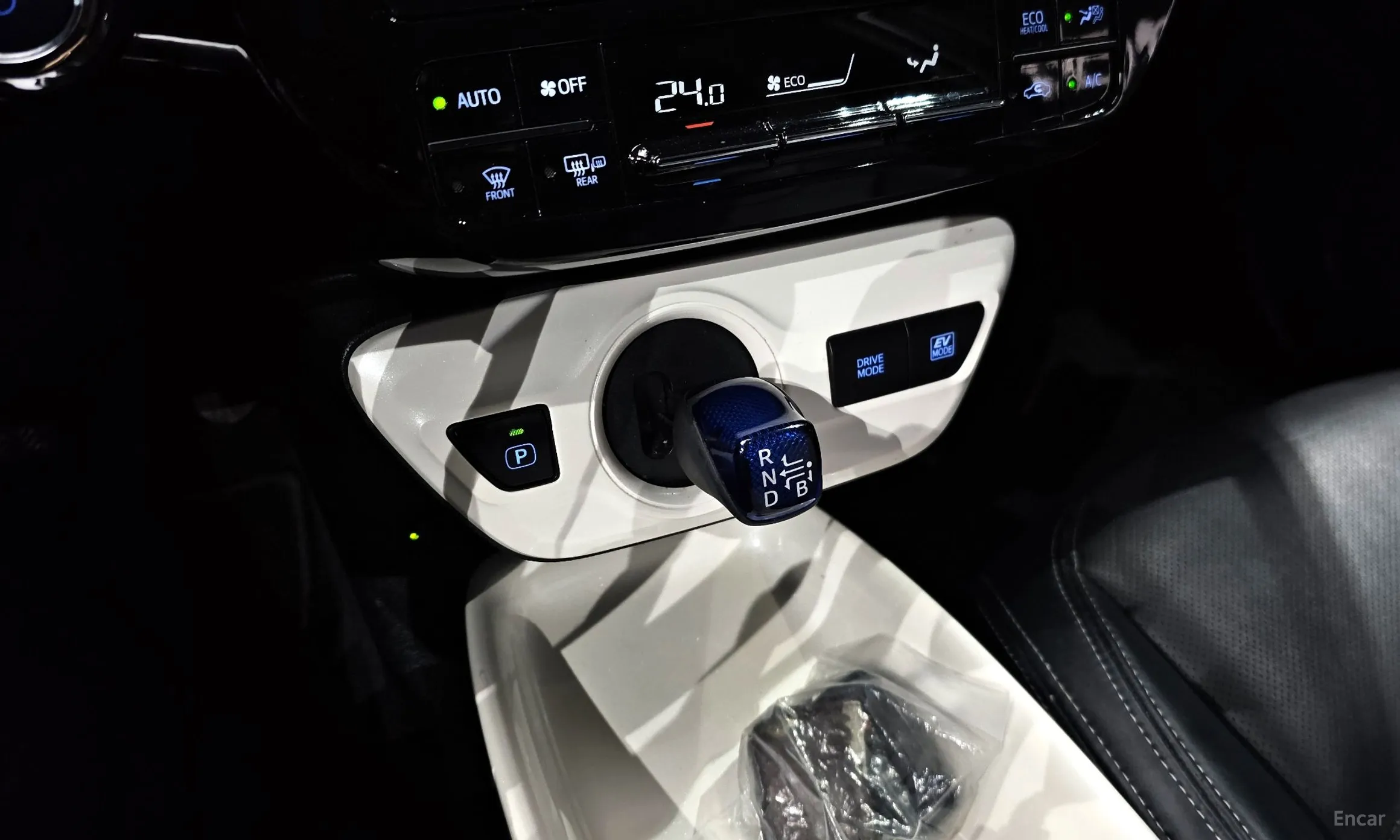 Toyota Prius 4th Generation превью 9