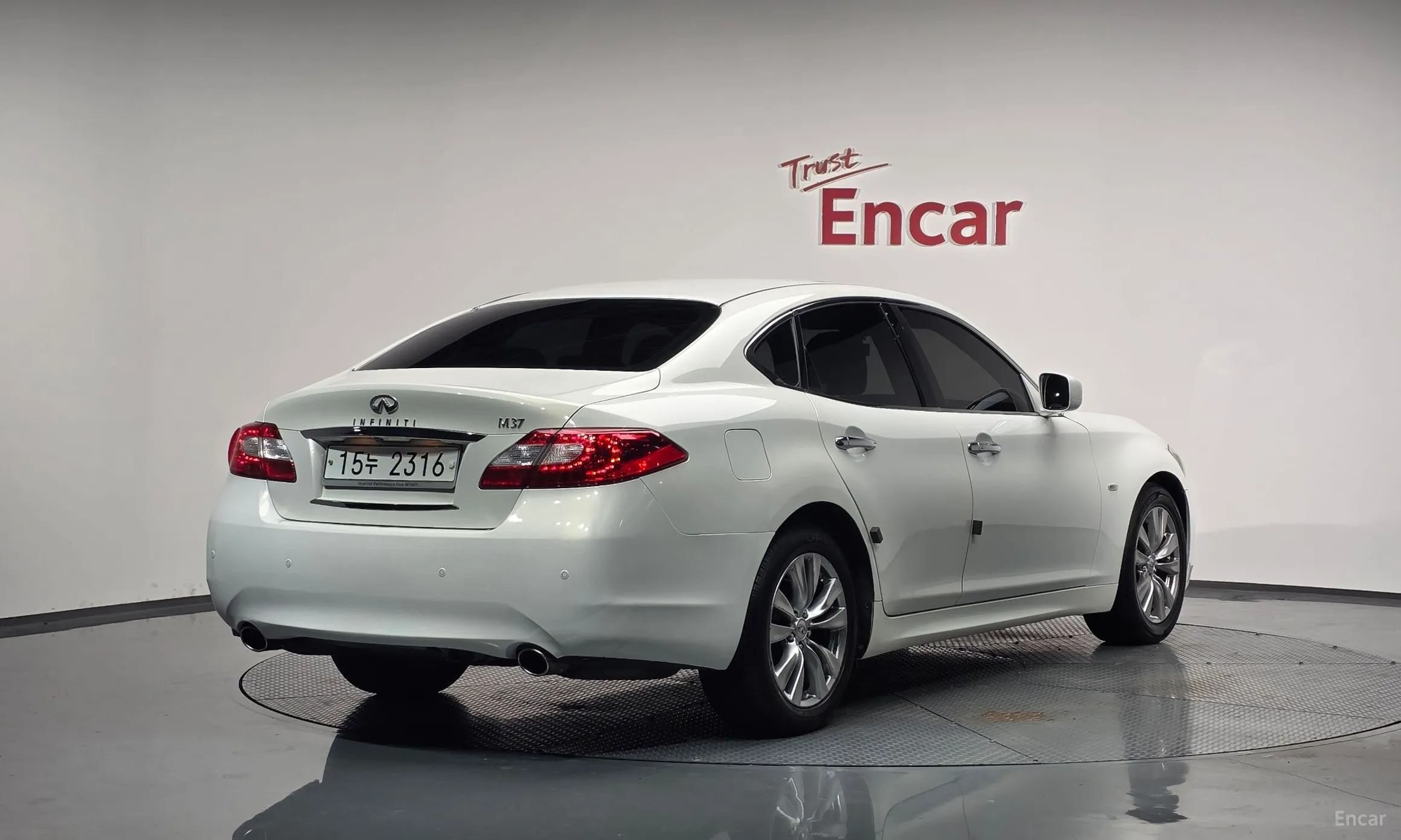 Infiniti M37