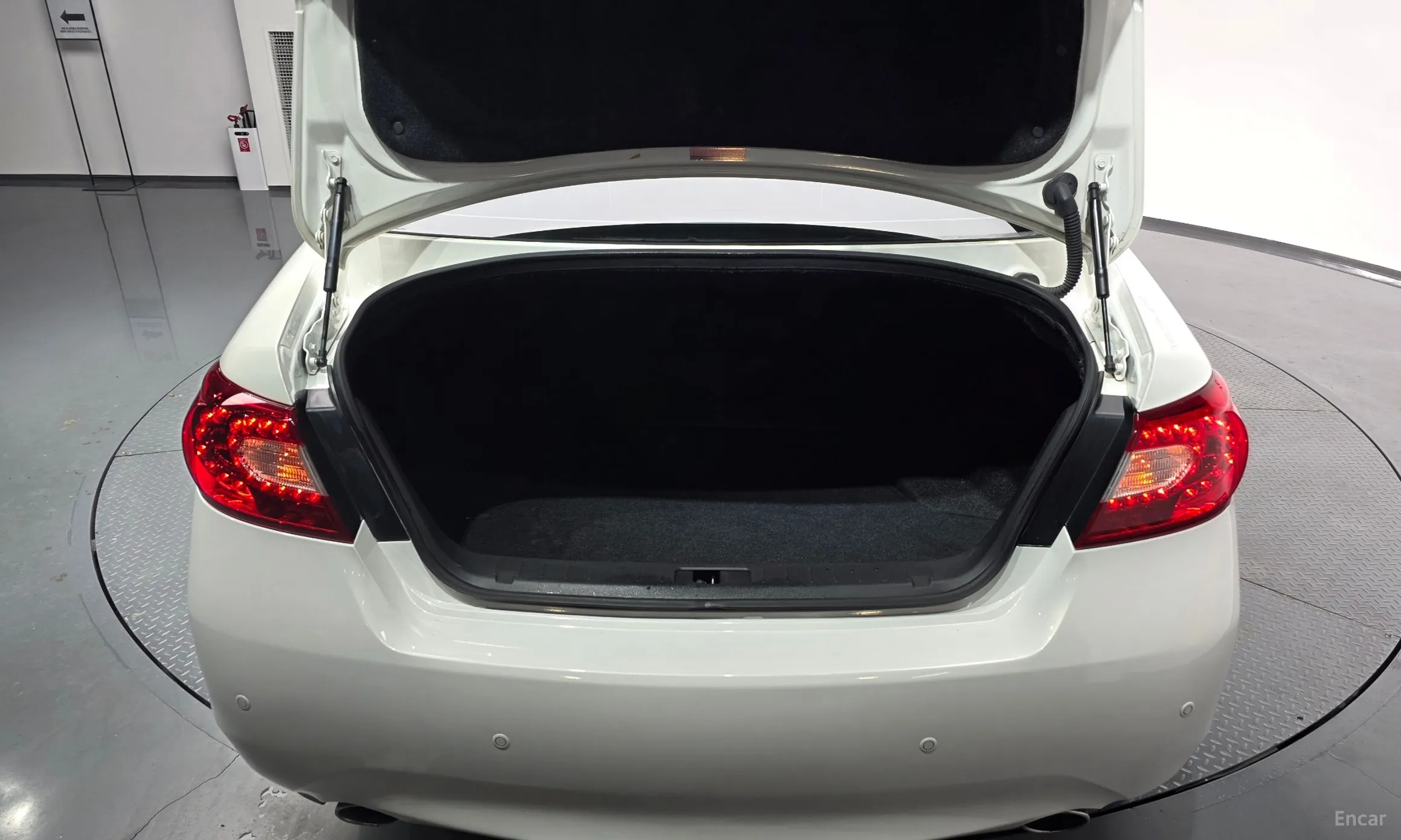 Infiniti M37 превью 20