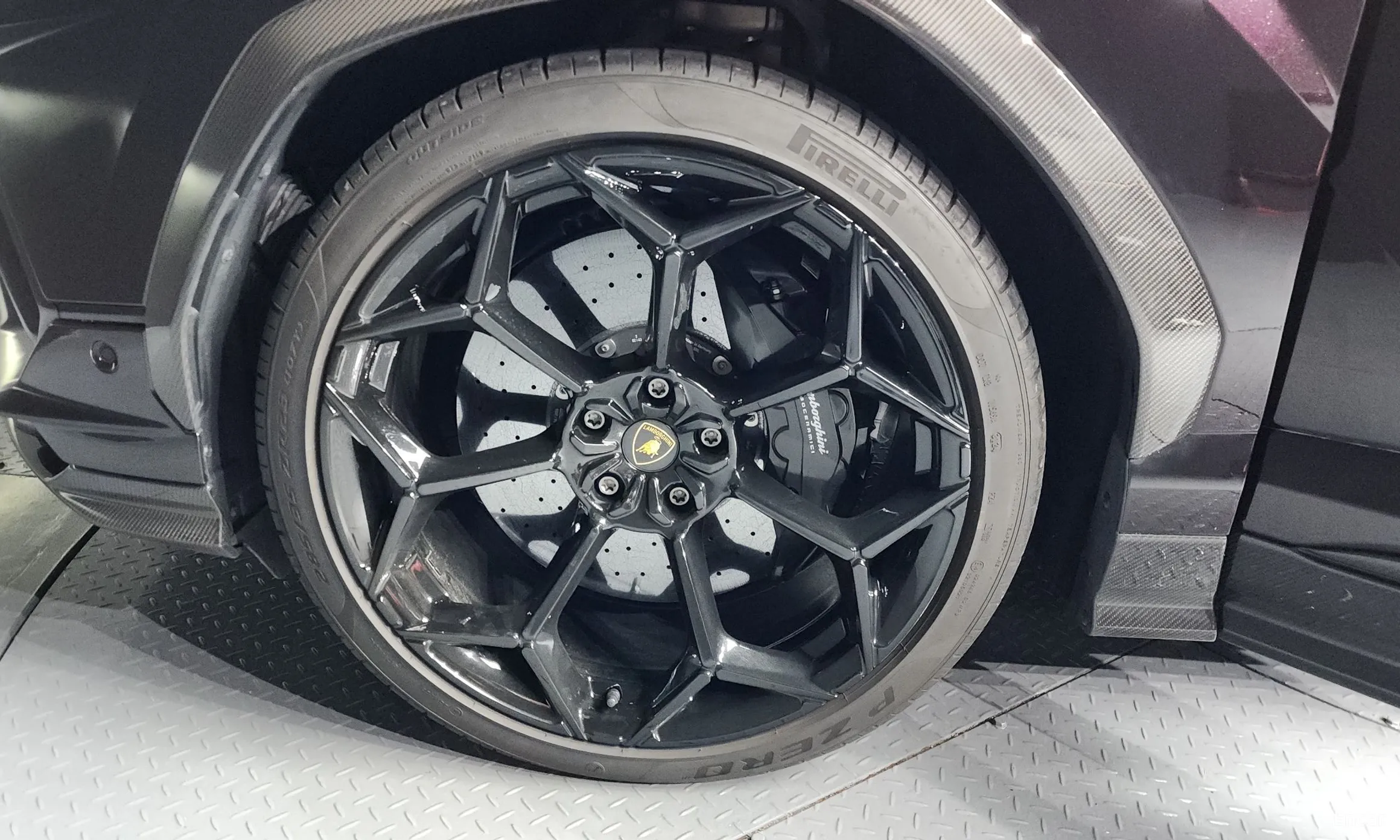 Lamborghini Urus превью 5
