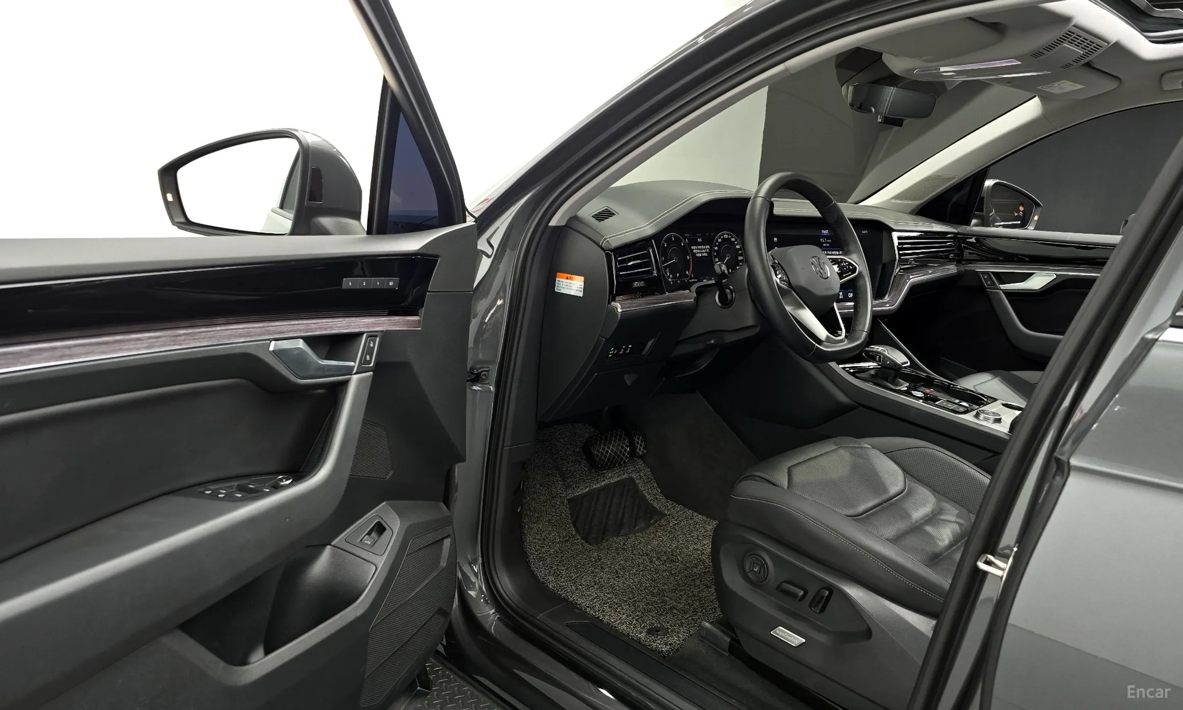 Volkswagen Touareg 3rd Generation превью 11